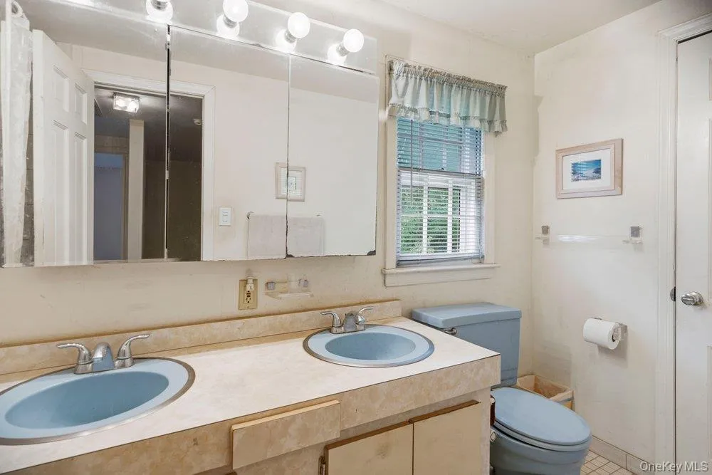 45 Lone Oak Path, Smithtown, NY, 3 Bedrooms Bedrooms, 7 Rooms Rooms,1 BathroomBathrooms,Residential,For Rent,Lone Oak,0,1006392 45 Lone Oak Path, Smithtown, NY, 3 Bedrooms Bedrooms, 7 Rooms Rooms,1 BathroomBathrooms,Residential,For Rent,Lone Oak,0,1006392