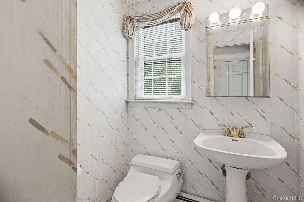 45 Lone Oak Path, Smithtown, NY, 3 Bedrooms Bedrooms, 7 Rooms Rooms,1 BathroomBathrooms,Residential,For Rent,Lone Oak,0,1006392 45 Lone Oak Path, Smithtown, NY, 3 Bedrooms Bedrooms, 7 Rooms Rooms,1 BathroomBathrooms,Residential,For Rent,Lone Oak,0,1006392