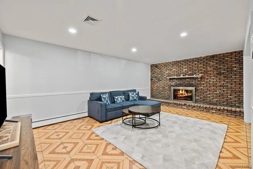 16 Brookside Drive, Haverstraw, NY, 4 Bedrooms Bedrooms, 8 Rooms Rooms,2 BathroomsBathrooms,Residential,For Rent,Brookside,0,1006395 16 Brookside Drive, Haverstraw, NY, 4 Bedrooms Bedrooms, 8 Rooms Rooms,2 BathroomsBathrooms,Residential,For Rent,Brookside,0,1006395