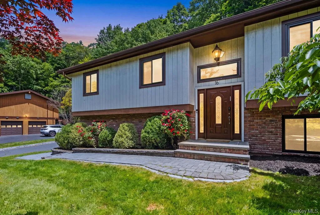 16 Brookside Drive, Haverstraw, NY, 4 Bedrooms Bedrooms, 8 Rooms Rooms,2 BathroomsBathrooms,Residential,For Rent,Brookside,0,1006395 16 Brookside Drive, Haverstraw, NY, 4 Bedrooms Bedrooms, 8 Rooms Rooms,2 BathroomsBathrooms,Residential,For Rent,Brookside,0,1006395