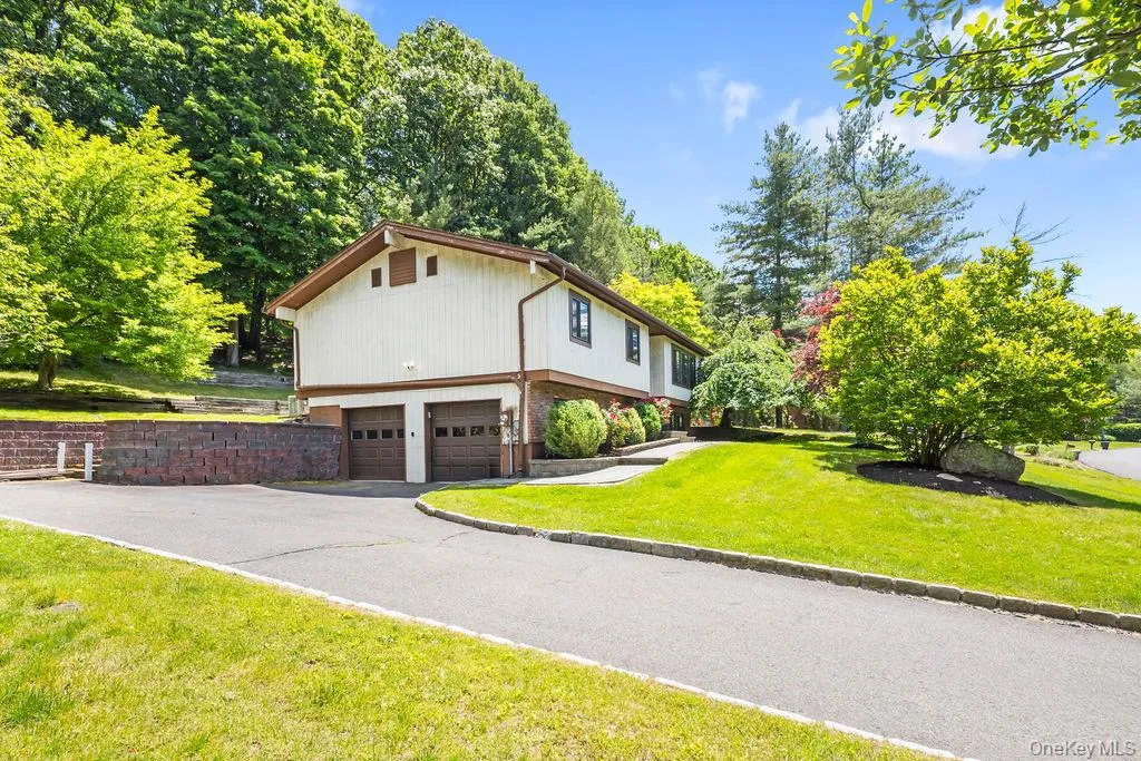 16 Brookside Drive, Haverstraw, NY, 4 Bedrooms Bedrooms, 8 Rooms Rooms,2 BathroomsBathrooms,Residential,For Rent,Brookside,0,1006395 16 Brookside Drive, Haverstraw, NY, 4 Bedrooms Bedrooms, 8 Rooms Rooms,2 BathroomsBathrooms,Residential,For Rent,Brookside,0,1006395