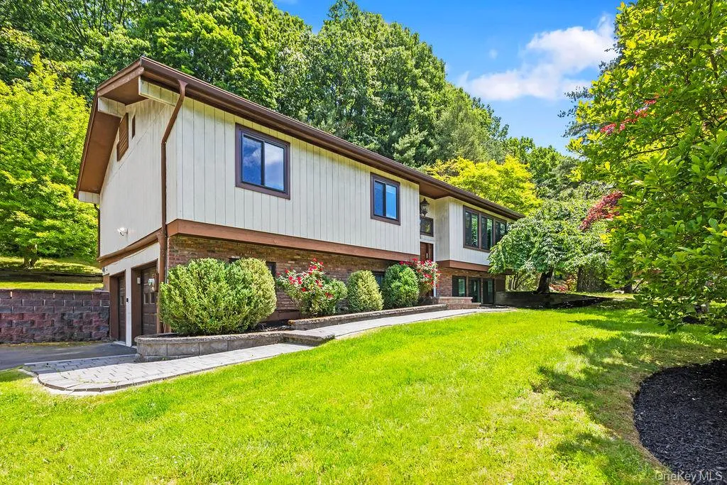 16 Brookside Drive, Haverstraw, NY, 4 Bedrooms Bedrooms, 8 Rooms Rooms,2 BathroomsBathrooms,Residential,For Rent,Brookside,0,1006395 16 Brookside Drive, Haverstraw, NY, 4 Bedrooms Bedrooms, 8 Rooms Rooms,2 BathroomsBathrooms,Residential,For Rent,Brookside,0,1006395