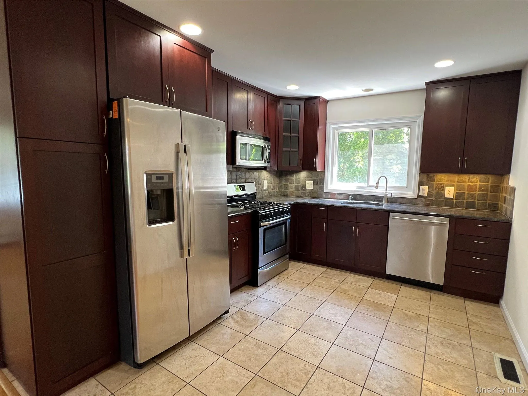 Granite and stainless steel Granite and stainless steel