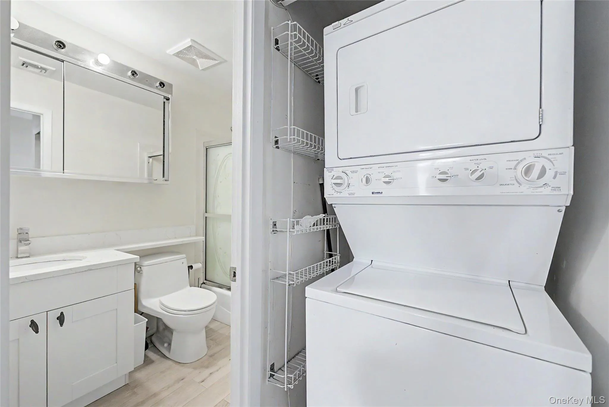 12027 Riviera Court, New York, NY, 3 Bedrooms Bedrooms, 5 Rooms Rooms,2 BathroomsBathrooms,Residential,For Rent,Riviera,0,1006403 12027 Riviera Court, New York, NY, 3 Bedrooms Bedrooms, 5 Rooms Rooms,2 BathroomsBathrooms,Residential,For Rent,Riviera,0,1006403