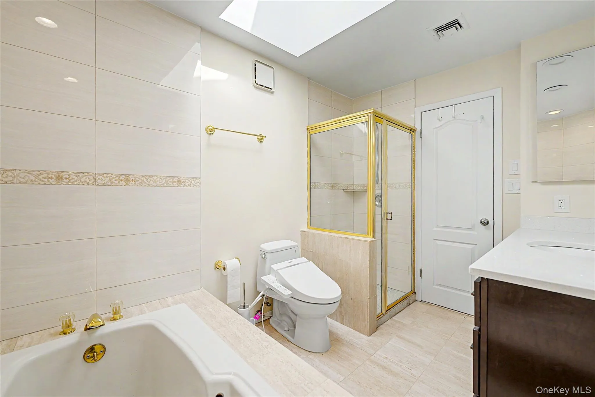 12027 Riviera Court, New York, NY, 3 Bedrooms Bedrooms, 5 Rooms Rooms,2 BathroomsBathrooms,Residential,For Rent,Riviera,0,1006403 12027 Riviera Court, New York, NY, 3 Bedrooms Bedrooms, 5 Rooms Rooms,2 BathroomsBathrooms,Residential,For Rent,Riviera,0,1006403