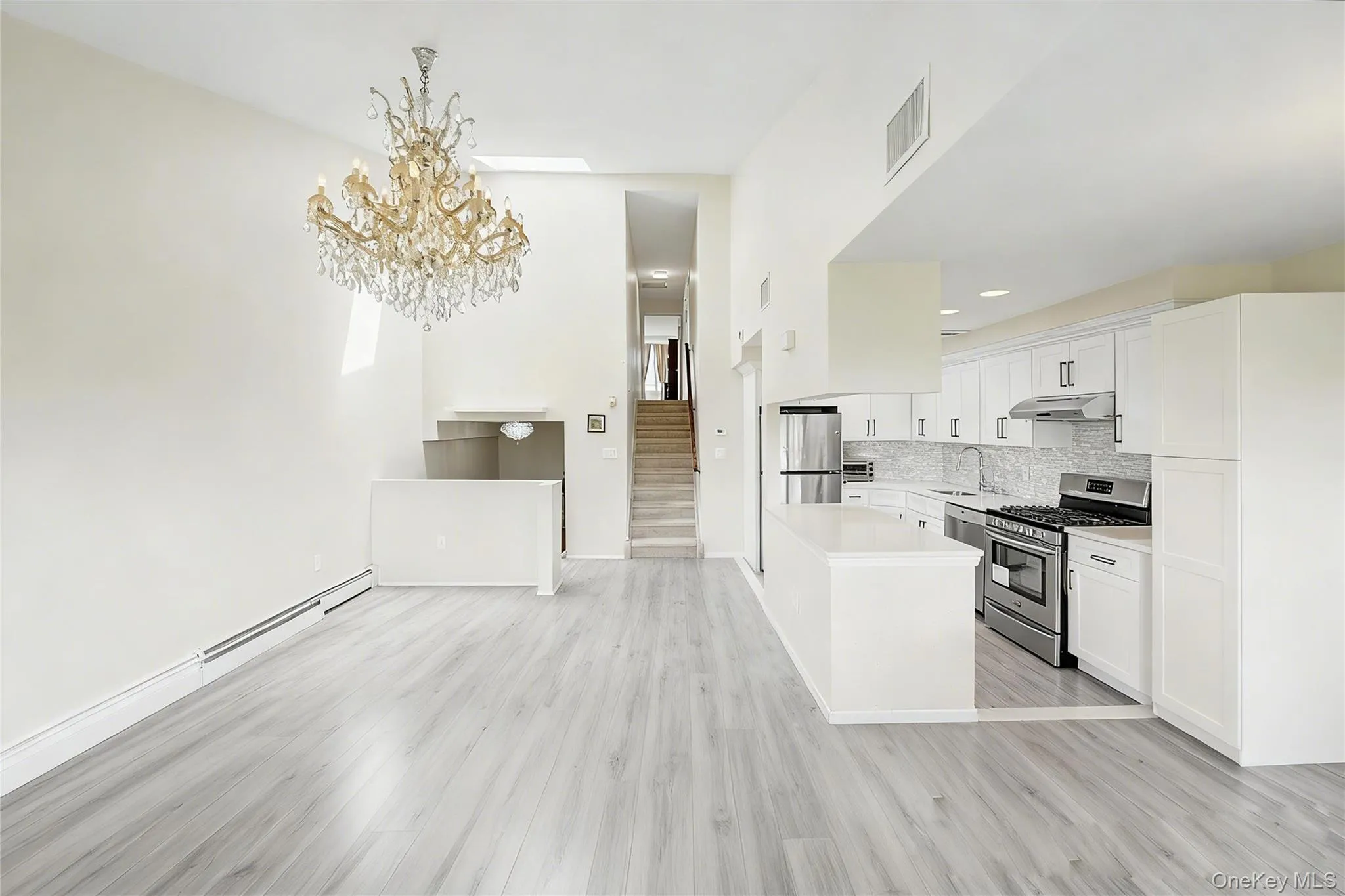 12027 Riviera Court, New York, NY, 3 Bedrooms Bedrooms, 5 Rooms Rooms,2 BathroomsBathrooms,Residential,For Rent,Riviera,0,1006403 12027 Riviera Court, New York, NY, 3 Bedrooms Bedrooms, 5 Rooms Rooms,2 BathroomsBathrooms,Residential,For Rent,Riviera,0,1006403