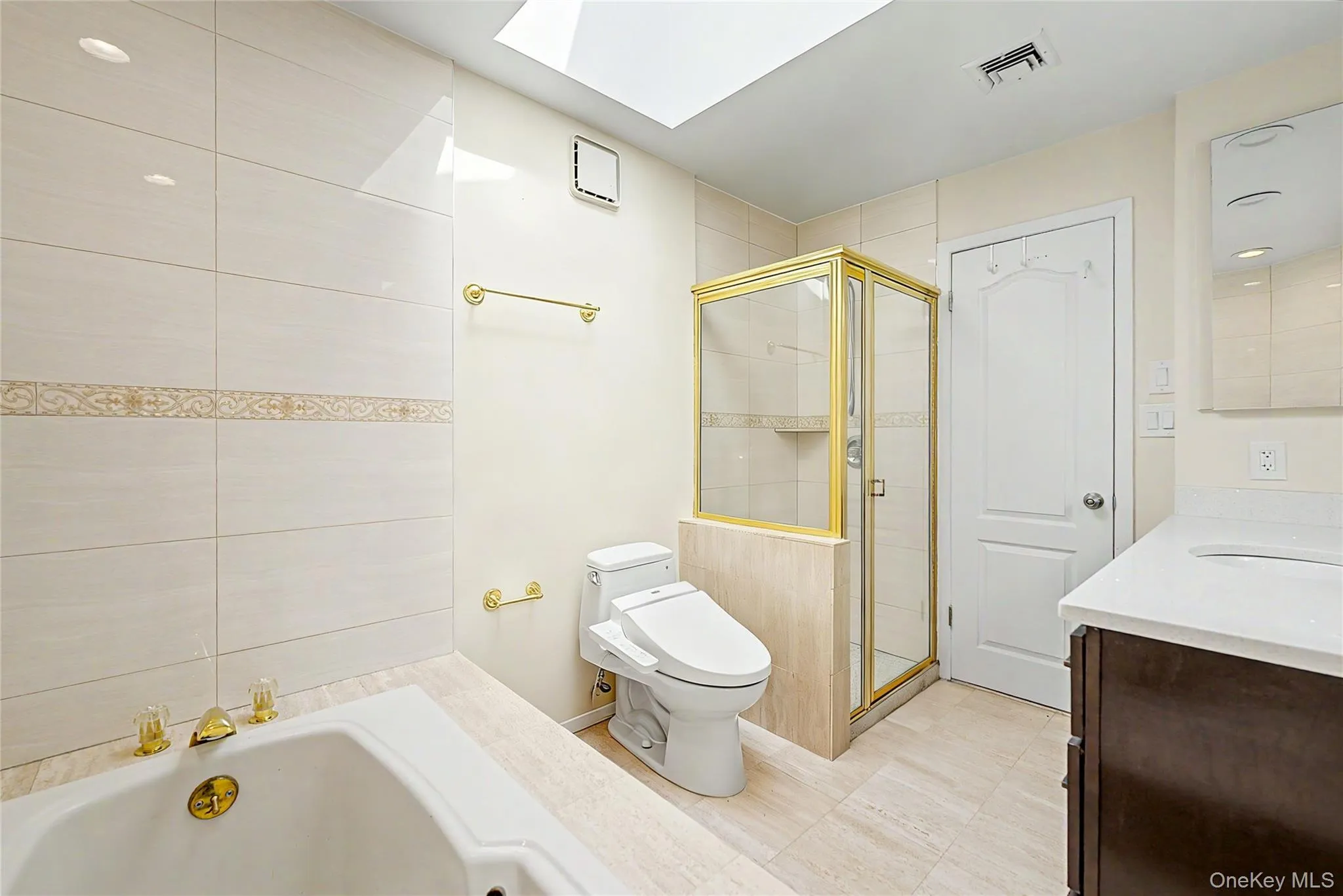 12027 Riviera Court, New York, NY, 3 Bedrooms Bedrooms, 5 Rooms Rooms,2 BathroomsBathrooms,Residential,For Rent,Riviera,0,1006403 12027 Riviera Court, New York, NY, 3 Bedrooms Bedrooms, 5 Rooms Rooms,2 BathroomsBathrooms,Residential,For Rent,Riviera,0,1006403