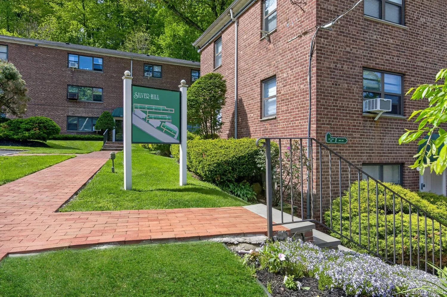319 Main Street, North Hempstead, NY, 2 Rooms Rooms,1 BathroomBathrooms,Residential Lease,For Rent,Main,0,1006414 319 Main Street, North Hempstead, NY, 2 Rooms Rooms,1 BathroomBathrooms,Residential Lease,For Rent,Main,0,1006414
