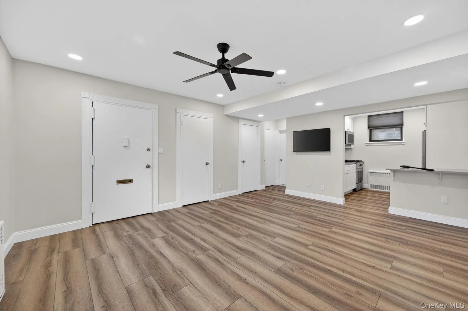 319 Main Street, North Hempstead, NY, 2 Rooms Rooms,1 BathroomBathrooms,Residential Lease,For Rent,Main,0,1006414 319 Main Street, North Hempstead, NY, 2 Rooms Rooms,1 BathroomBathrooms,Residential Lease,For Rent,Main,0,1006414