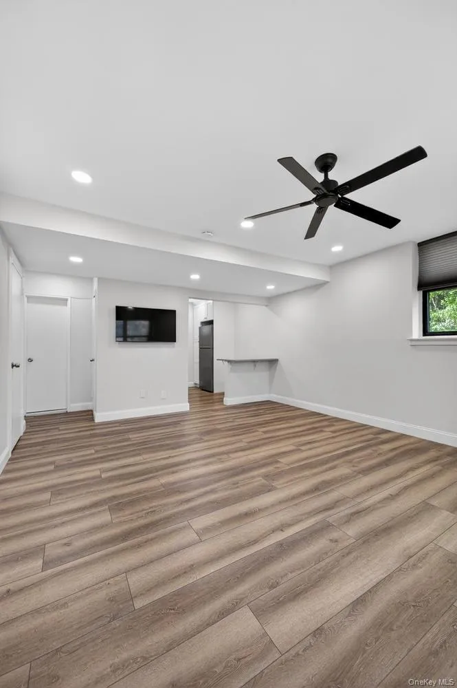 319 Main Street, North Hempstead, NY, 2 Rooms Rooms,1 BathroomBathrooms,Residential Lease,For Rent,Main,0,1006414 319 Main Street, North Hempstead, NY, 2 Rooms Rooms,1 BathroomBathrooms,Residential Lease,For Rent,Main,0,1006414
