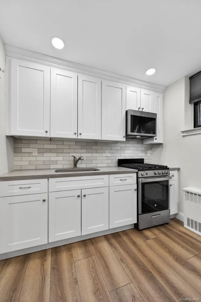 319 Main Street, North Hempstead, NY, 2 Rooms Rooms,1 BathroomBathrooms,Residential Lease,For Rent,Main,0,1006414 319 Main Street, North Hempstead, NY, 2 Rooms Rooms,1 BathroomBathrooms,Residential Lease,For Rent,Main,0,1006414