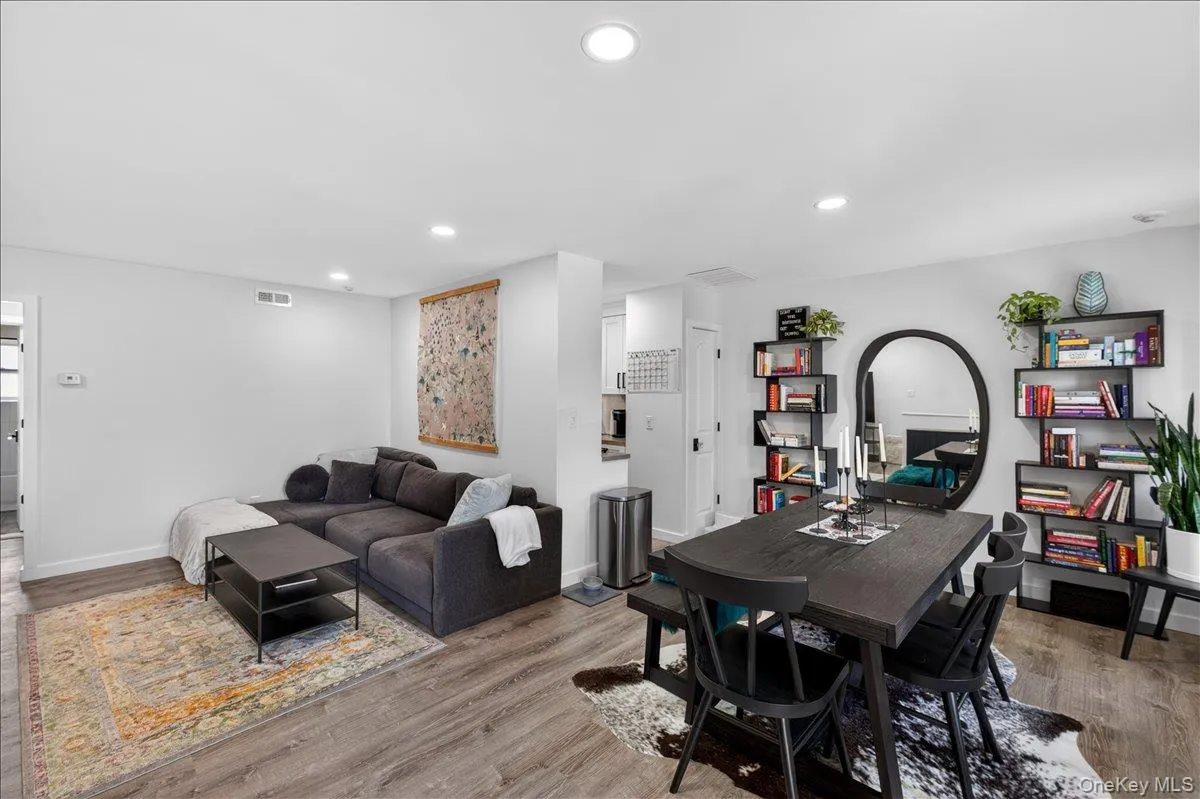 223 Artist Lake Drive, Brookhaven, NY, 1 Bedroom Bedrooms, 4 Rooms Rooms,1 BathroomBathrooms,Residential,For Rent,Artist Lake,0,1006416 223 Artist Lake Drive, Brookhaven, NY, 1 Bedroom Bedrooms, 4 Rooms Rooms,1 BathroomBathrooms,Residential,For Rent,Artist Lake,0,1006416