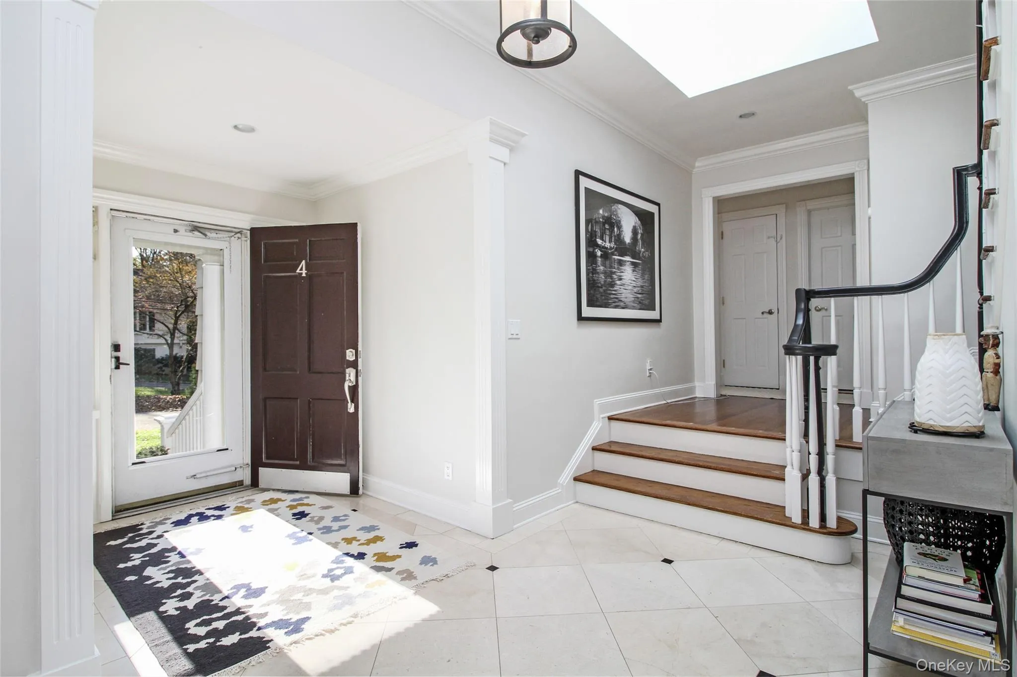 Entry Hall with steps leading to bedrooms Entry Hall with steps leading to bedrooms