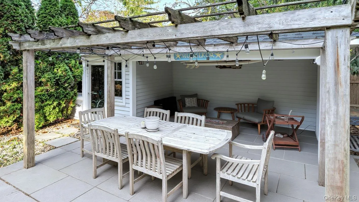 188 Country Road, Southampton, NY, 3 Bedrooms Bedrooms, 6 Rooms Rooms,2 BathroomsBathrooms,Residential,For Rent,Country,0,1006425 188 Country Road, Southampton, NY, 3 Bedrooms Bedrooms, 6 Rooms Rooms,2 BathroomsBathrooms,Residential,For Rent,Country,0,1006425