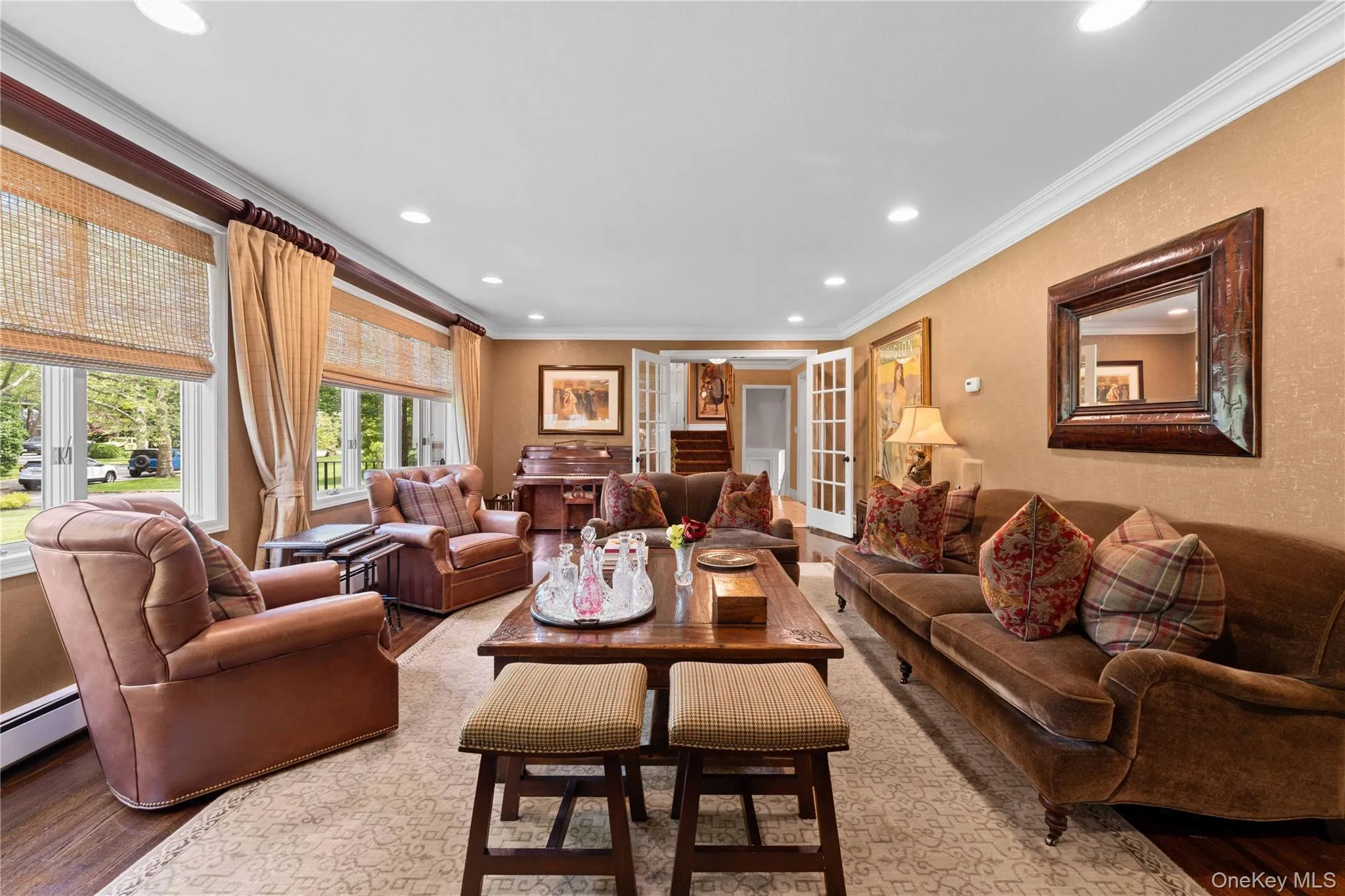 FORMAL LIVING ROOM FORMAL LIVING ROOM