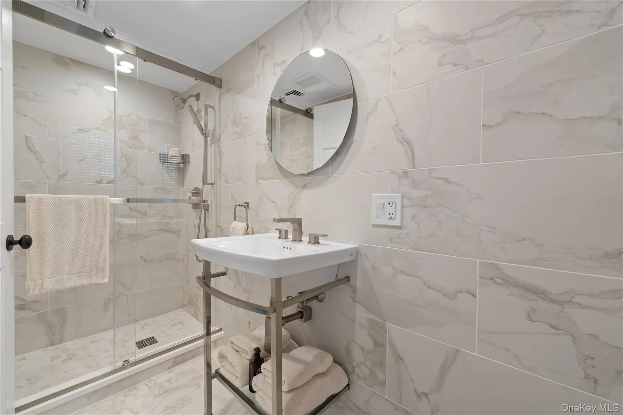 FULL RENOVATED BATHROOM FULL RENOVATED BATHROOM