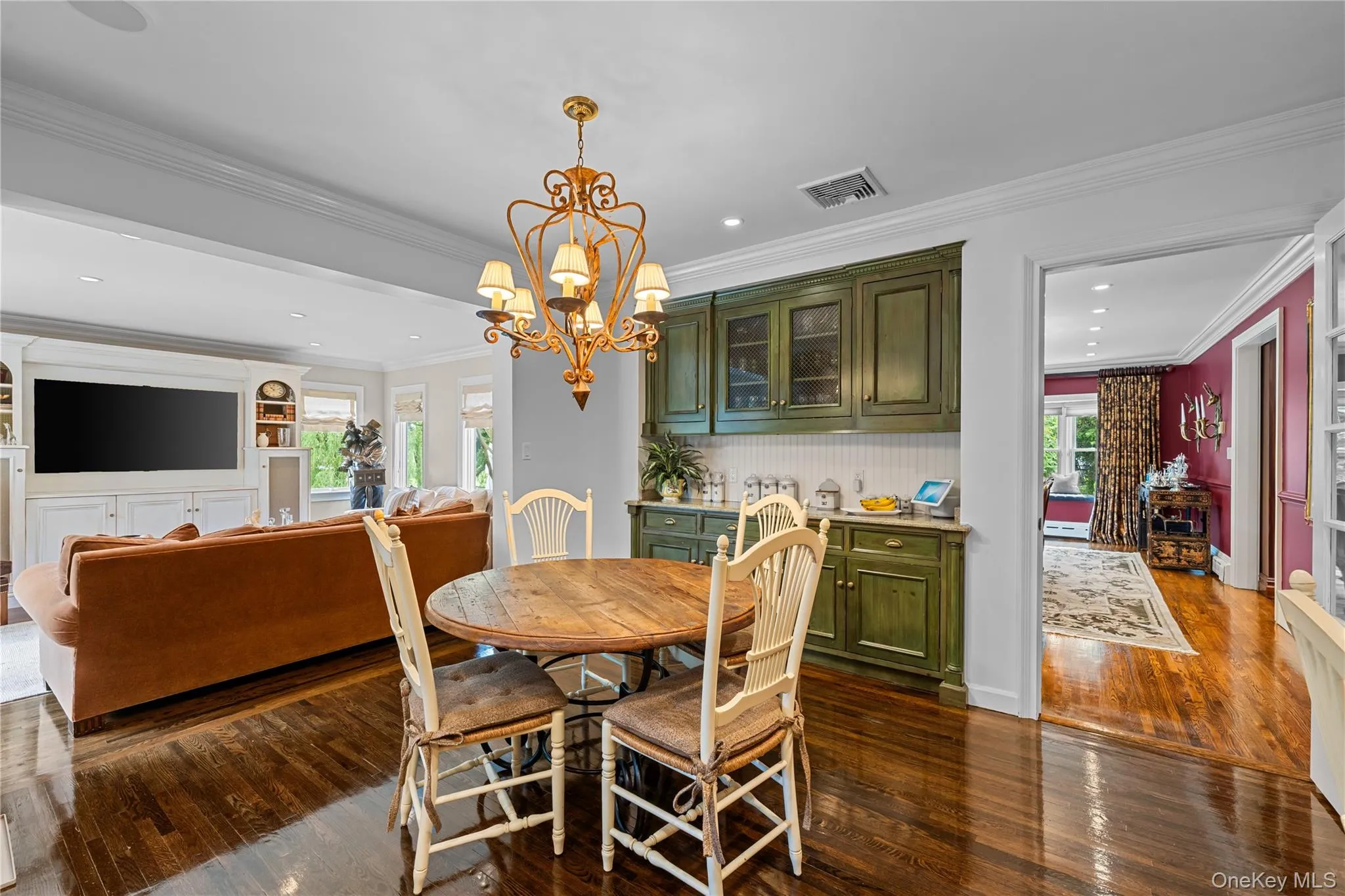 DINING AREA IN KITCHEN DINING AREA IN KITCHEN