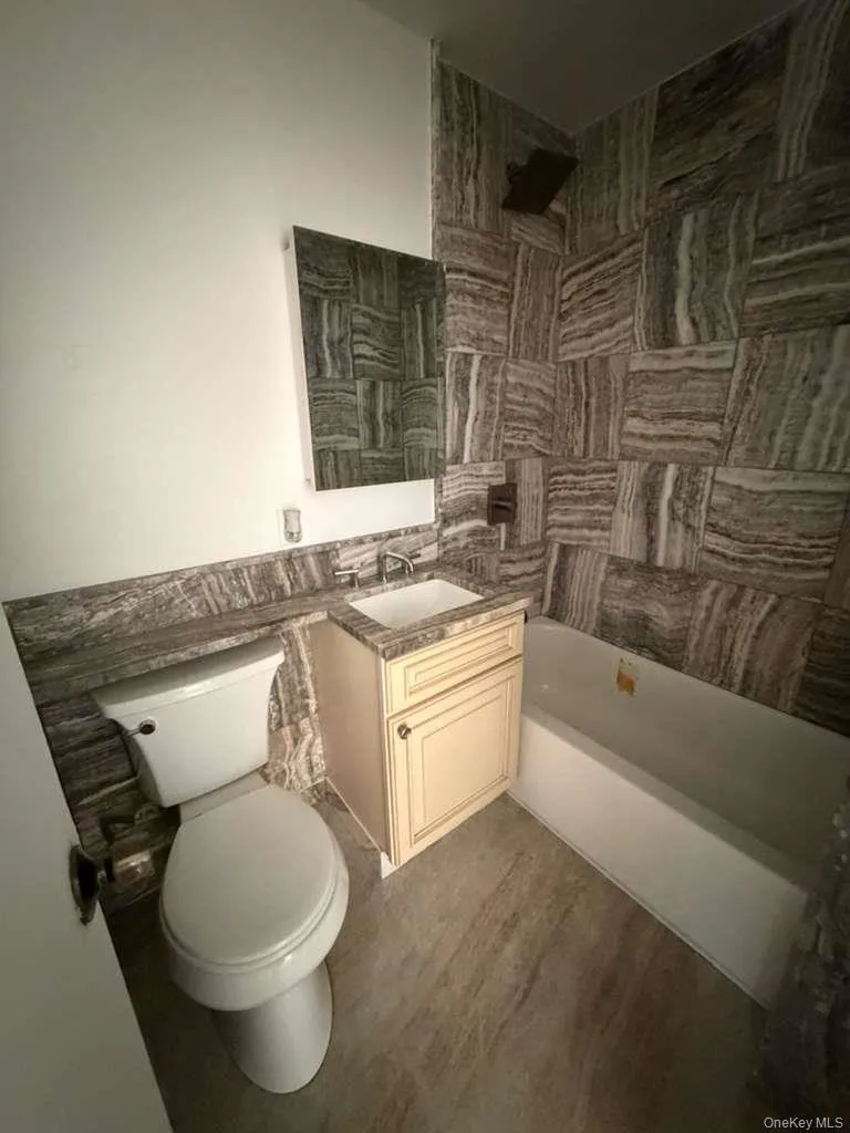 4048 Harper Avenue, New York, NY, 3 Bedrooms Bedrooms, 4 Rooms Rooms,1 BathroomBathrooms,Residential Lease,For Rent,Harper,0,1006434 4048 Harper Avenue, New York, NY, 3 Bedrooms Bedrooms, 4 Rooms Rooms,1 BathroomBathrooms,Residential Lease,For Rent,Harper,0,1006434