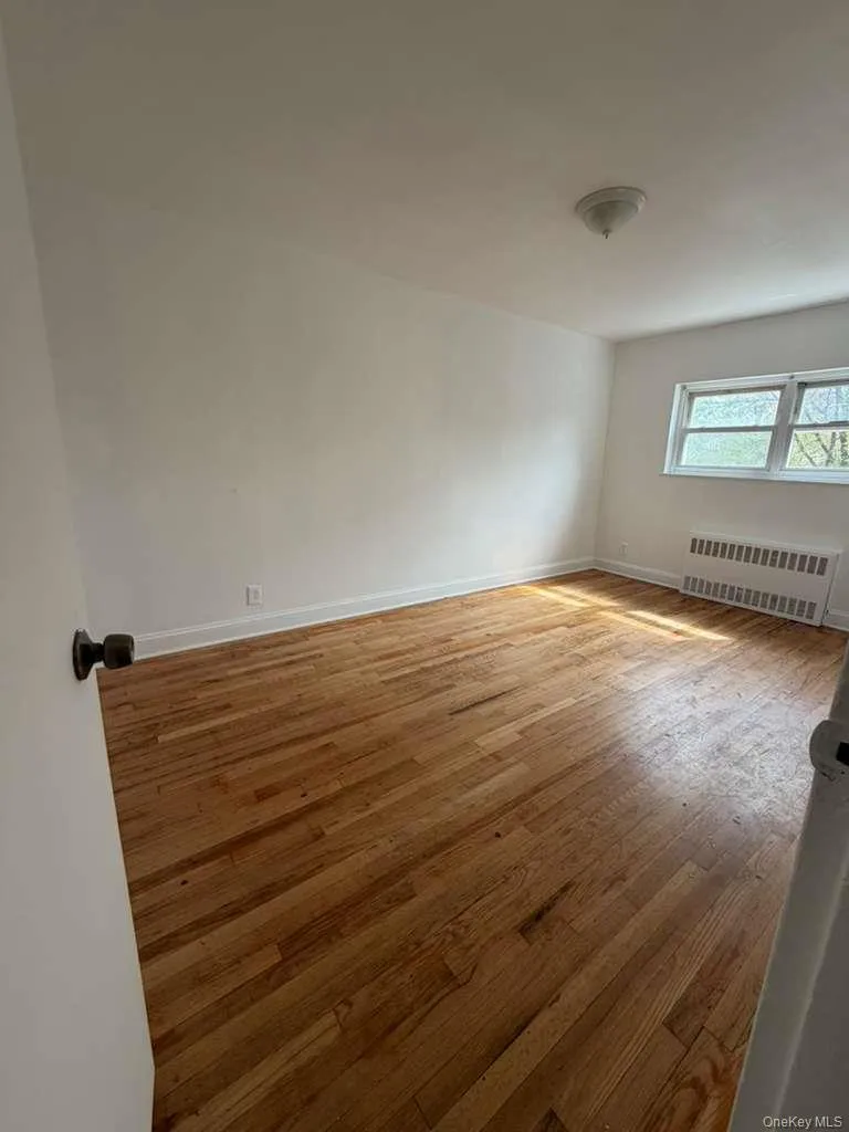 4048 Harper Avenue, New York, NY, 3 Bedrooms Bedrooms, 4 Rooms Rooms,1 BathroomBathrooms,Residential Lease,For Rent,Harper,0,1006434 4048 Harper Avenue, New York, NY, 3 Bedrooms Bedrooms, 4 Rooms Rooms,1 BathroomBathrooms,Residential Lease,For Rent,Harper,0,1006434