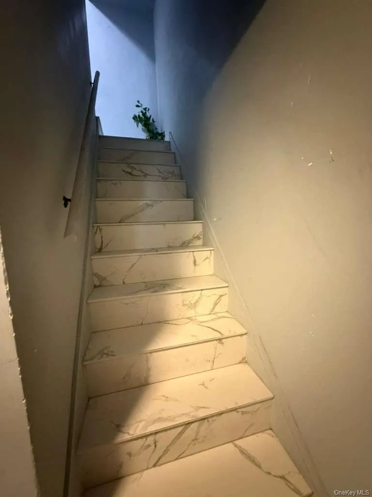 4048 Harper Avenue, New York, NY, 3 Bedrooms Bedrooms, 4 Rooms Rooms,1 BathroomBathrooms,Residential Lease,For Rent,Harper,0,1006434 4048 Harper Avenue, New York, NY, 3 Bedrooms Bedrooms, 4 Rooms Rooms,1 BathroomBathrooms,Residential Lease,For Rent,Harper,0,1006434
