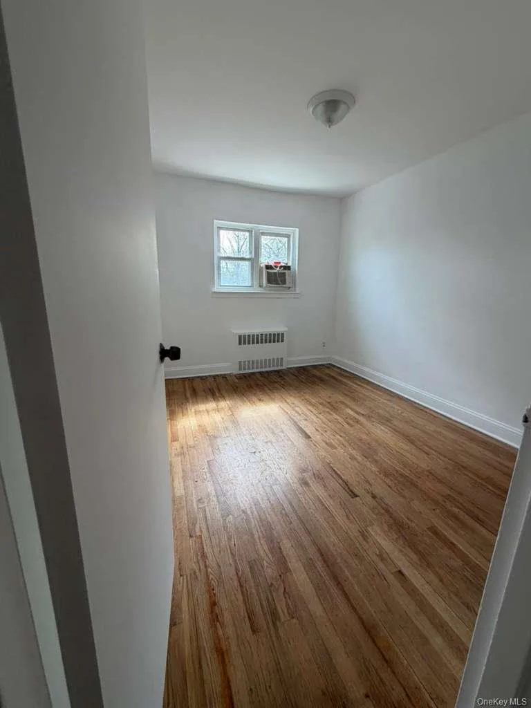4048 Harper Avenue, New York, NY, 3 Bedrooms Bedrooms, 4 Rooms Rooms,1 BathroomBathrooms,Residential Lease,For Rent,Harper,0,1006434 4048 Harper Avenue, New York, NY, 3 Bedrooms Bedrooms, 4 Rooms Rooms,1 BathroomBathrooms,Residential Lease,For Rent,Harper,0,1006434