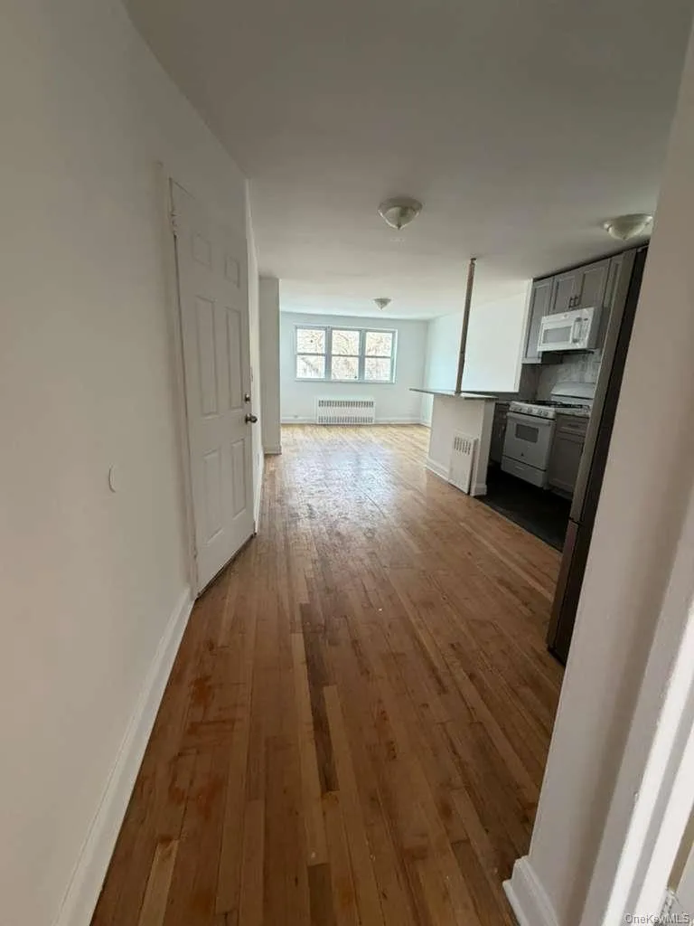 4048 Harper Avenue, New York, NY, 3 Bedrooms Bedrooms, 4 Rooms Rooms,1 BathroomBathrooms,Residential Lease,For Rent,Harper,0,1006434 4048 Harper Avenue, New York, NY, 3 Bedrooms Bedrooms, 4 Rooms Rooms,1 BathroomBathrooms,Residential Lease,For Rent,Harper,0,1006434