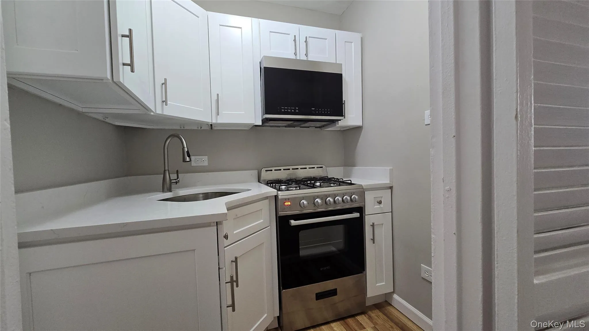 8900 170 Street, New York, NY, 2 Rooms Rooms,1 BathroomBathrooms,Residential,For Rent,170,0,1006462 8900 170 Street, New York, NY, 2 Rooms Rooms,1 BathroomBathrooms,Residential,For Rent,170,0,1006462