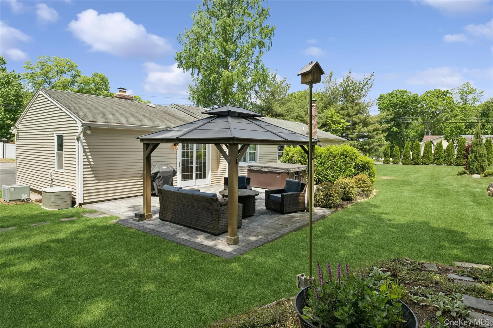 23 Meroke Lane, Brookhaven, NY, 3 Bedrooms Bedrooms, 6 Rooms Rooms,1 BathroomBathrooms,Residential,For Rent,Meroke,0,1006464 23 Meroke Lane, Brookhaven, NY, 3 Bedrooms Bedrooms, 6 Rooms Rooms,1 BathroomBathrooms,Residential,For Rent,Meroke,0,1006464