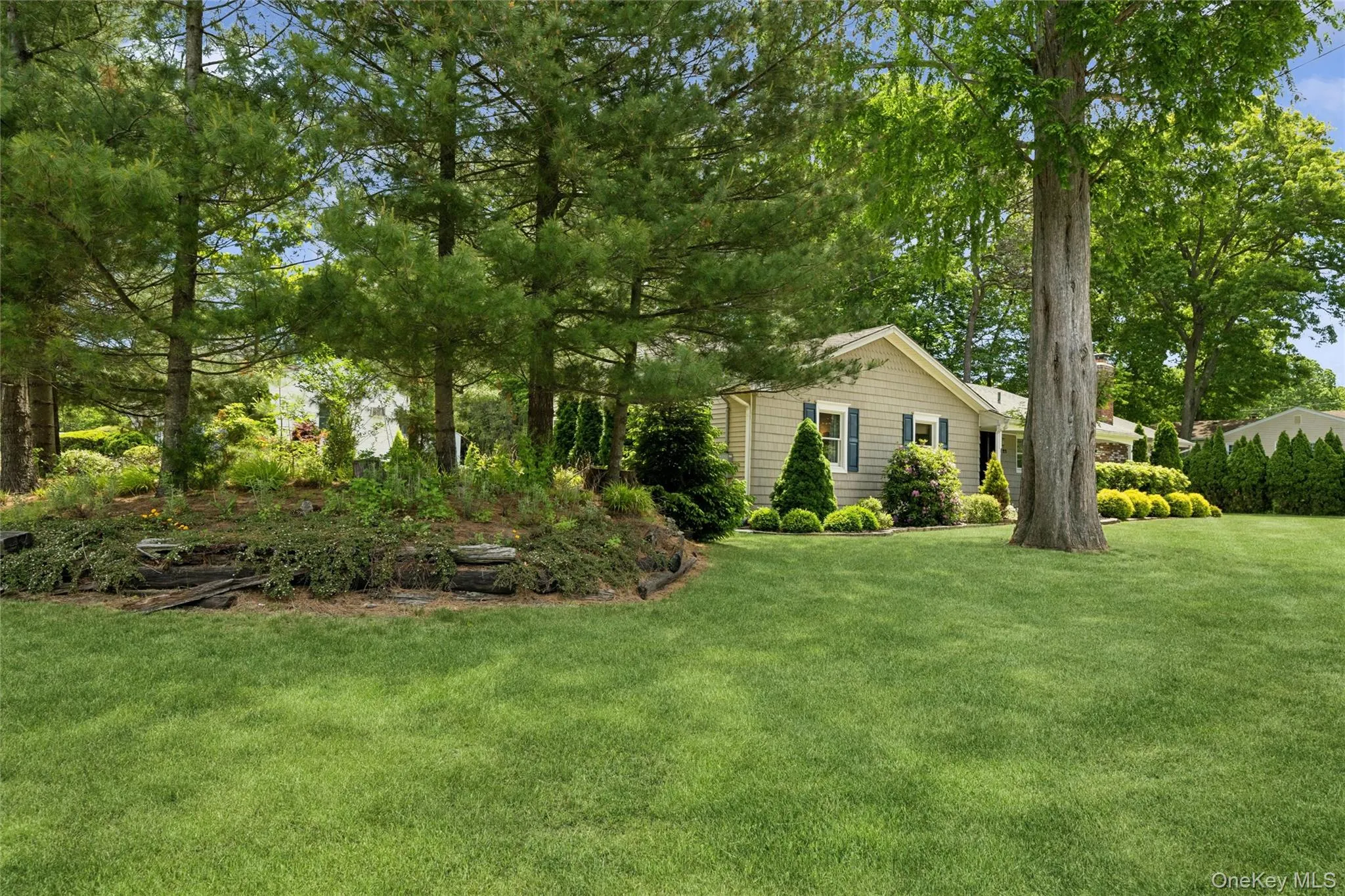 23 Meroke Lane, Brookhaven, NY, 3 Bedrooms Bedrooms, 6 Rooms Rooms,1 BathroomBathrooms,Residential,For Rent,Meroke,0,1006464 23 Meroke Lane, Brookhaven, NY, 3 Bedrooms Bedrooms, 6 Rooms Rooms,1 BathroomBathrooms,Residential,For Rent,Meroke,0,1006464