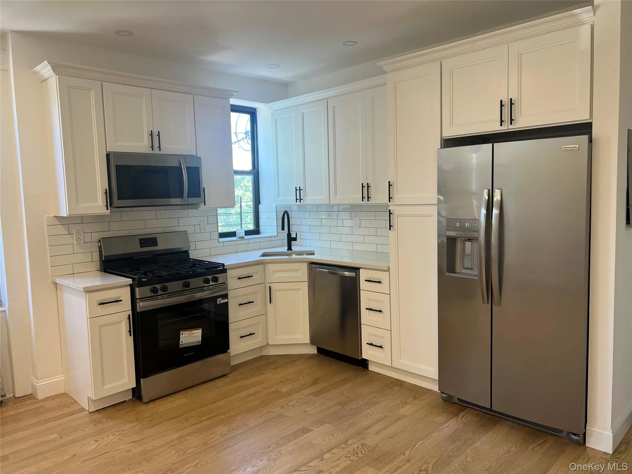 817 Onderdonk Avenue, New York, NY, 2 Bedrooms Bedrooms, 5 Rooms Rooms,2 BathroomsBathrooms,Residential Lease,For Rent,Onderdonk,0,1006475 817 Onderdonk Avenue, New York, NY, 2 Bedrooms Bedrooms, 5 Rooms Rooms,2 BathroomsBathrooms,Residential Lease,For Rent,Onderdonk,0,1006475
