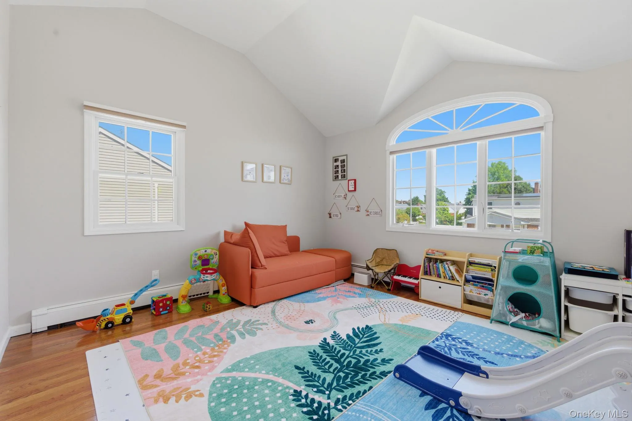 Playroom/ Bedroom Playroom/ Bedroom