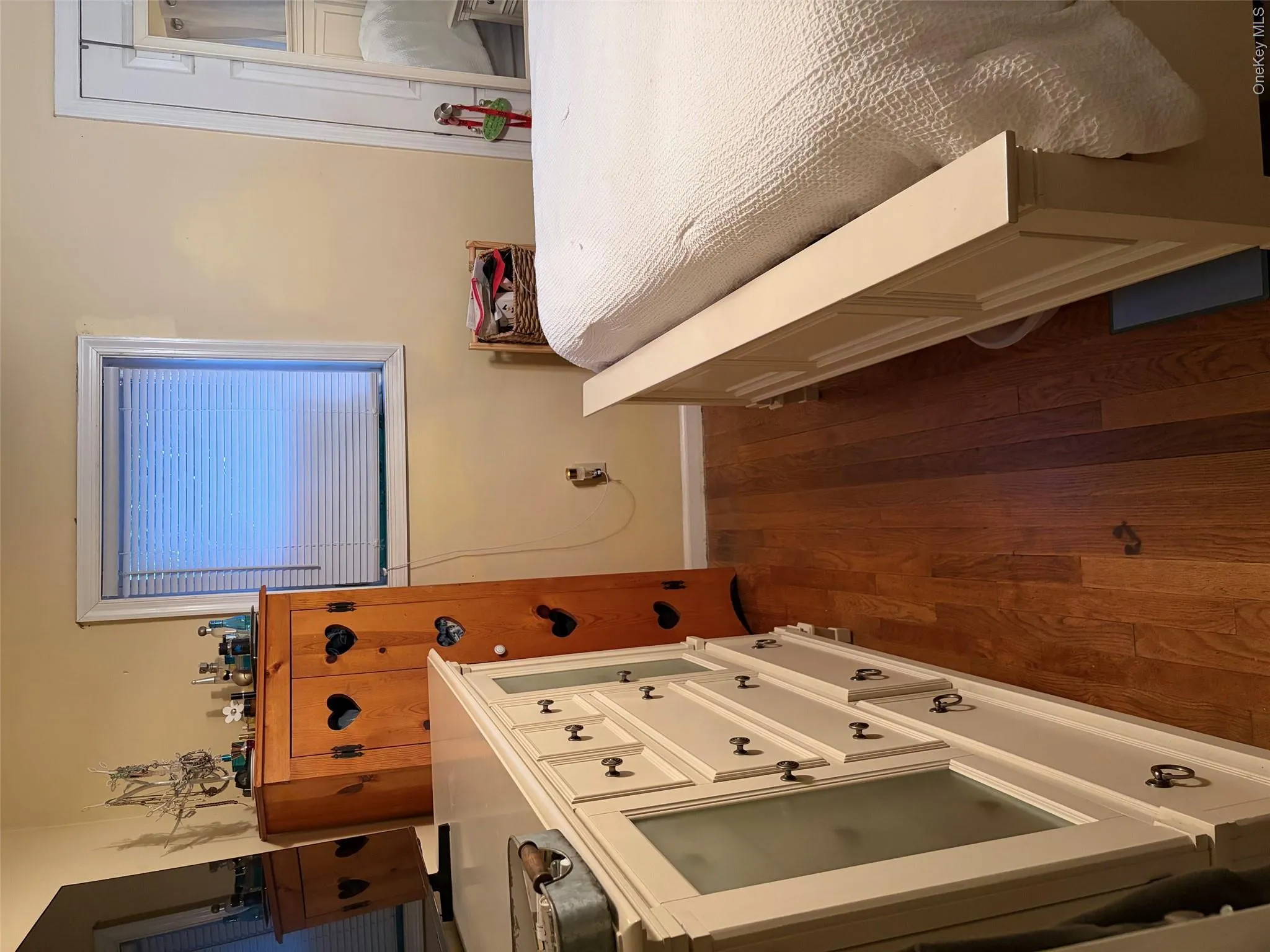 8 Johnson Place, Hempstead, NY, 3 Bedrooms Bedrooms, 6 Rooms Rooms,1 BathroomBathrooms,Residential,For Rent,Johnson,0,1006494 8 Johnson Place, Hempstead, NY, 3 Bedrooms Bedrooms, 6 Rooms Rooms,1 BathroomBathrooms,Residential,For Rent,Johnson,0,1006494