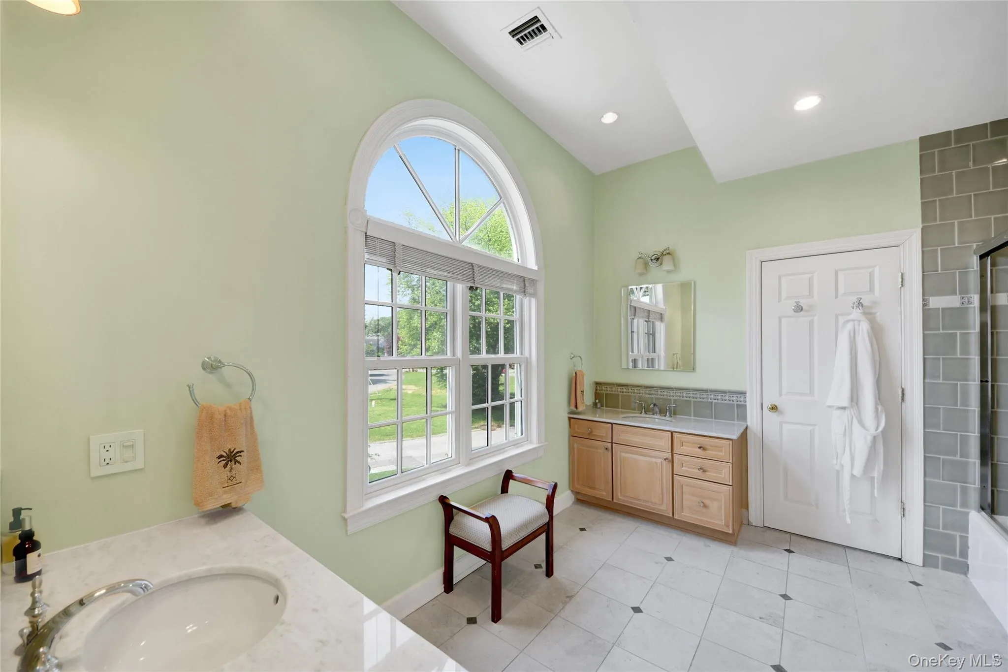 4 Griffen Drive, Mamaroneck, NY, 5 Bedrooms Bedrooms, 11 Rooms Rooms,4 BathroomsBathrooms,Residential,For Rent,Griffen,0,1006497 4 Griffen Drive, Mamaroneck, NY, 5 Bedrooms Bedrooms, 11 Rooms Rooms,4 BathroomsBathrooms,Residential,For Rent,Griffen,0,1006497