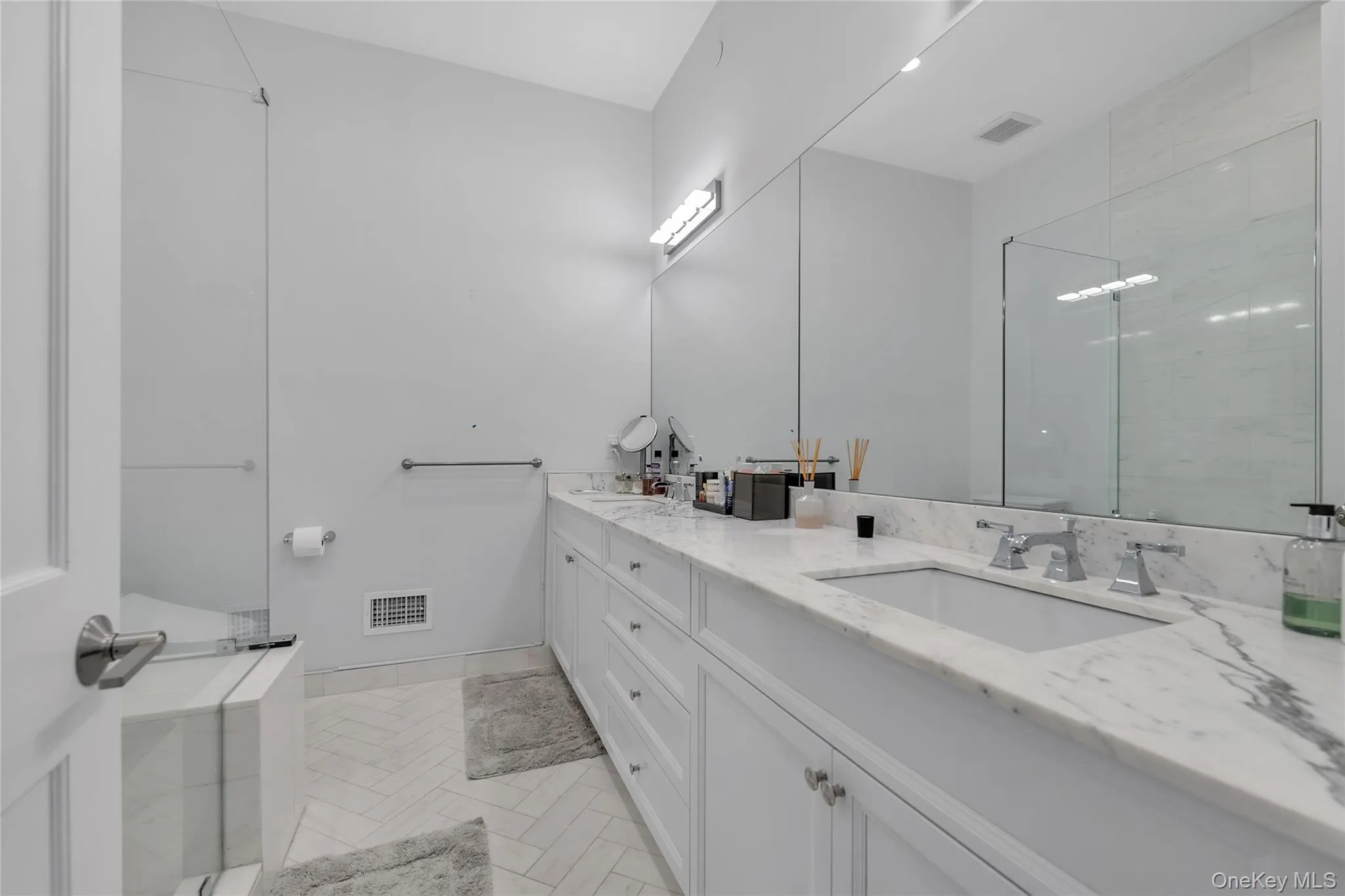 402 Grist Mill Circle, North Hempstead, NY, 4 Bedrooms Bedrooms, 8 Rooms Rooms,2 BathroomsBathrooms,Residential Lease,For Rent,Grist Mill,0,1006514 402 Grist Mill Circle, North Hempstead, NY, 4 Bedrooms Bedrooms, 8 Rooms Rooms,2 BathroomsBathrooms,Residential Lease,For Rent,Grist Mill,0,1006514