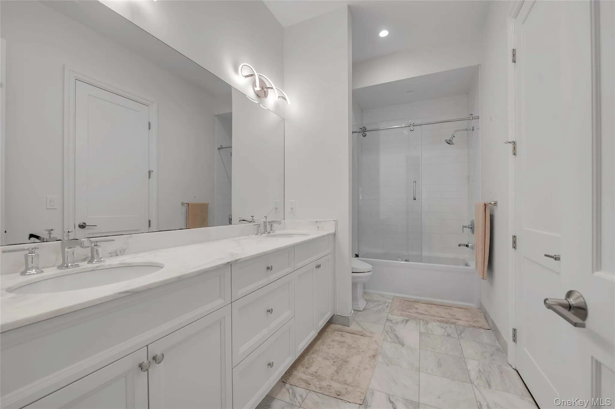 402 Grist Mill Circle, North Hempstead, NY, 4 Bedrooms Bedrooms, 8 Rooms Rooms,2 BathroomsBathrooms,Residential Lease,For Rent,Grist Mill,0,1006514 402 Grist Mill Circle, North Hempstead, NY, 4 Bedrooms Bedrooms, 8 Rooms Rooms,2 BathroomsBathrooms,Residential Lease,For Rent,Grist Mill,0,1006514