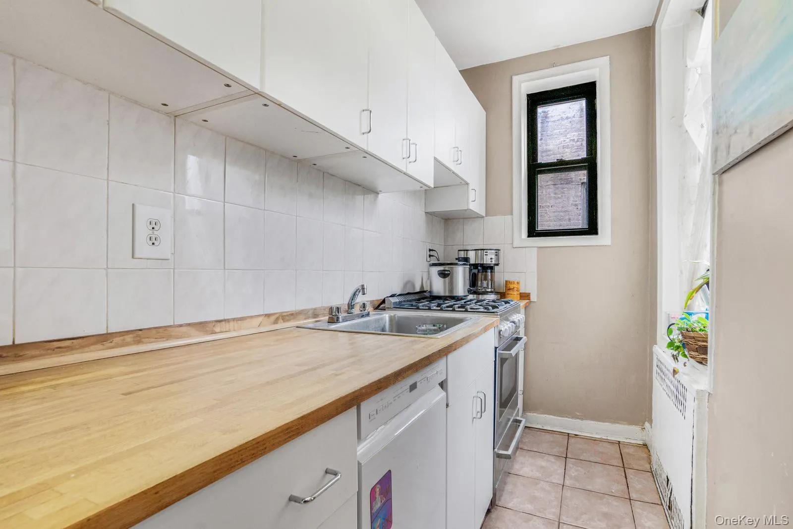 41-12 41st ST 41st Street, New York, NY, 2 Rooms Rooms,1 BathroomBathrooms,Residential,For Rent,41st Street,0,1006522 41-12 41st ST 41st Street, New York, NY, 2 Rooms Rooms,1 BathroomBathrooms,Residential,For Rent,41st Street,0,1006522