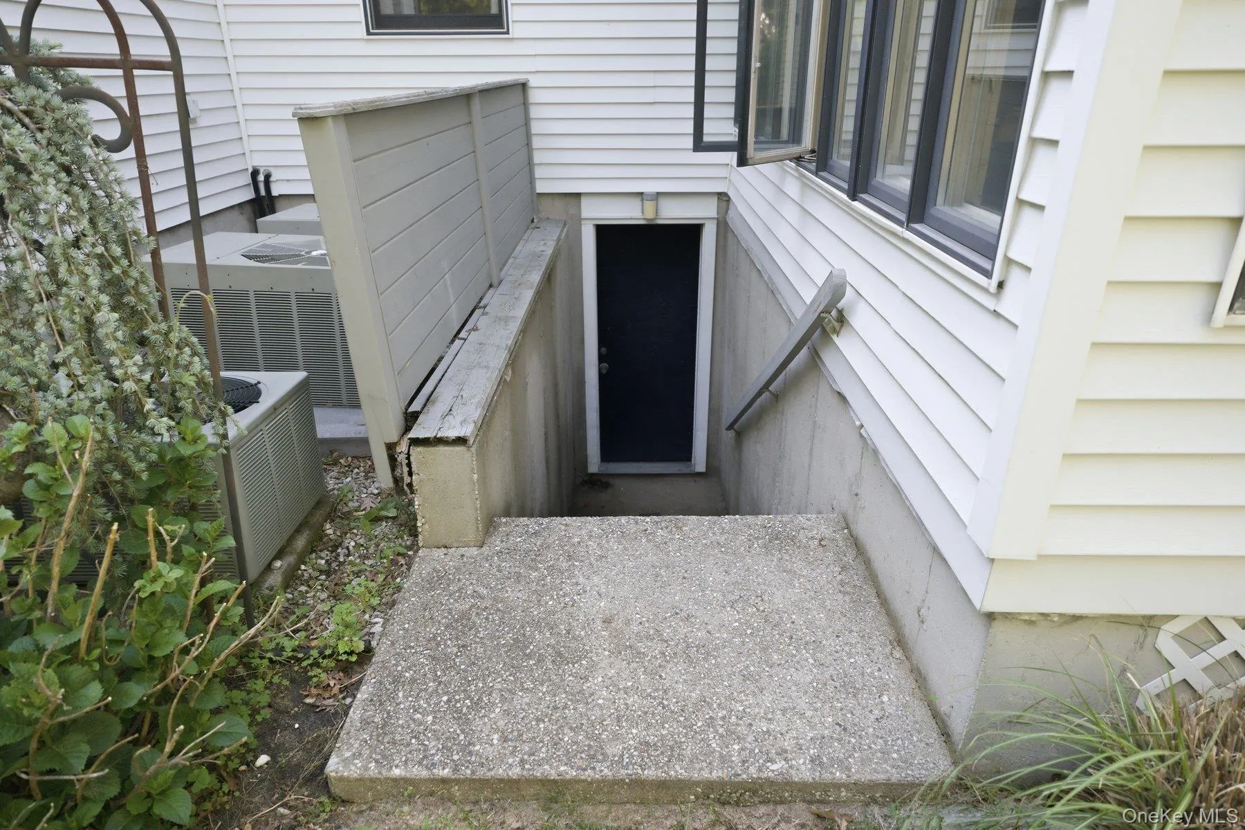 Walk-Out access to/from Basement Walk-Out access to/from Basement