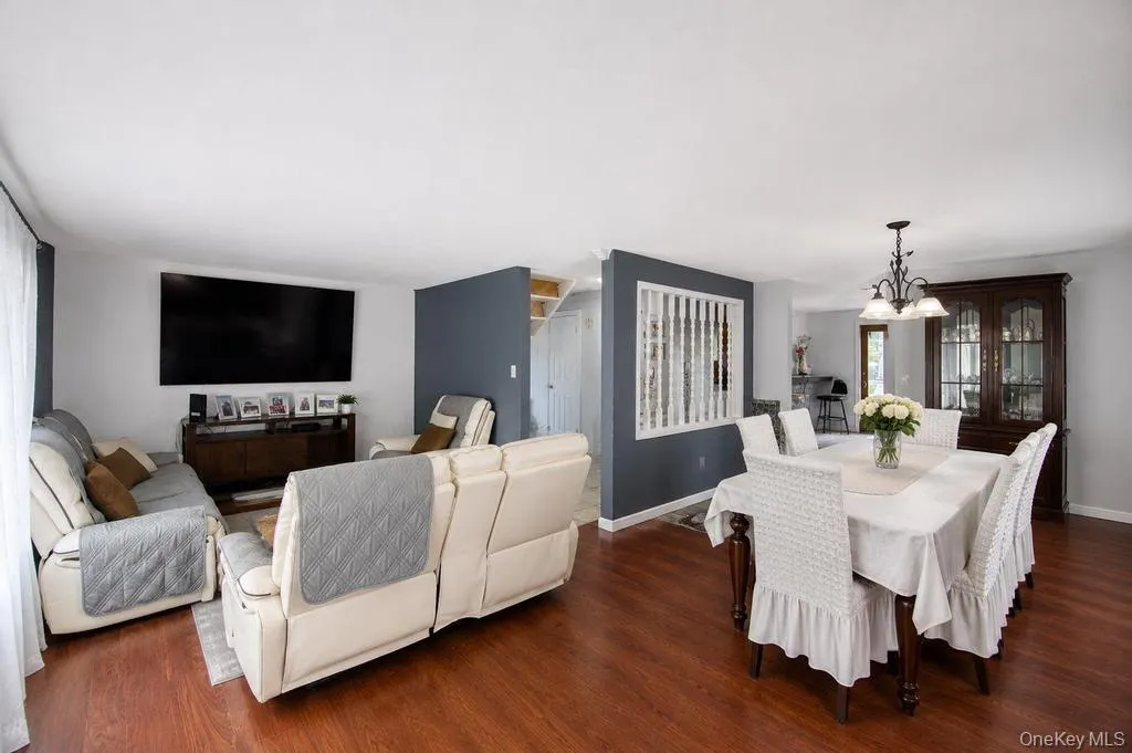 3 Sugar Pine Circle, Brookhaven, NY, 5 Bedrooms Bedrooms, 10 Rooms Rooms,2 BathroomsBathrooms,Residential,For Rent,Sugar Pine,0,1006525 3 Sugar Pine Circle, Brookhaven, NY, 5 Bedrooms Bedrooms, 10 Rooms Rooms,2 BathroomsBathrooms,Residential,For Rent,Sugar Pine,0,1006525