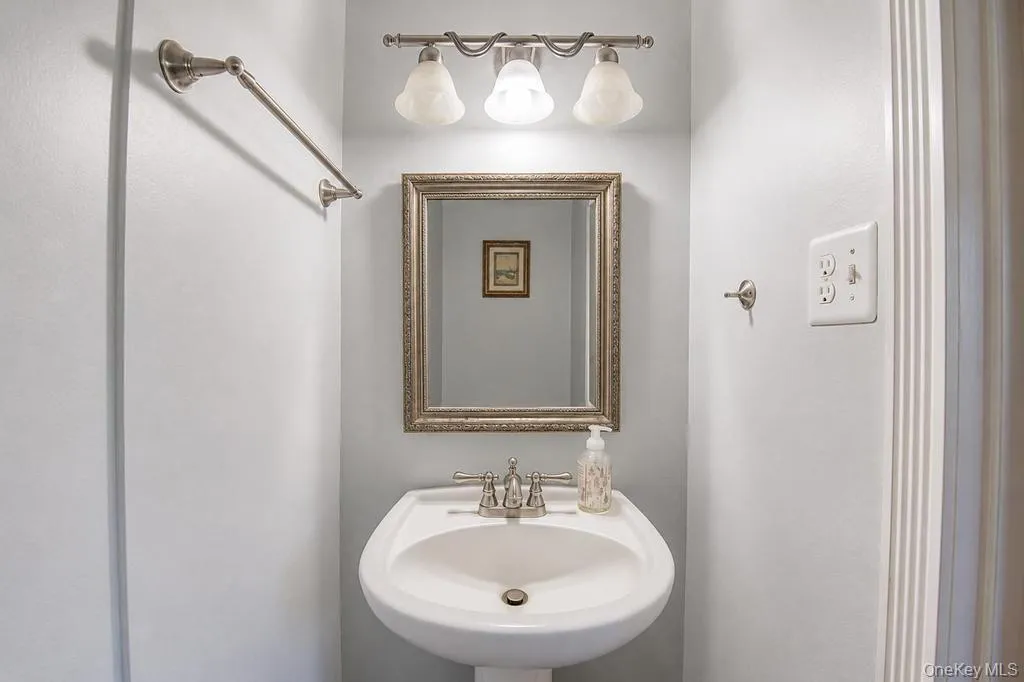 3 Sugar Pine Circle, Brookhaven, NY, 5 Bedrooms Bedrooms, 10 Rooms Rooms,2 BathroomsBathrooms,Residential,For Rent,Sugar Pine,0,1006525 3 Sugar Pine Circle, Brookhaven, NY, 5 Bedrooms Bedrooms, 10 Rooms Rooms,2 BathroomsBathrooms,Residential,For Rent,Sugar Pine,0,1006525