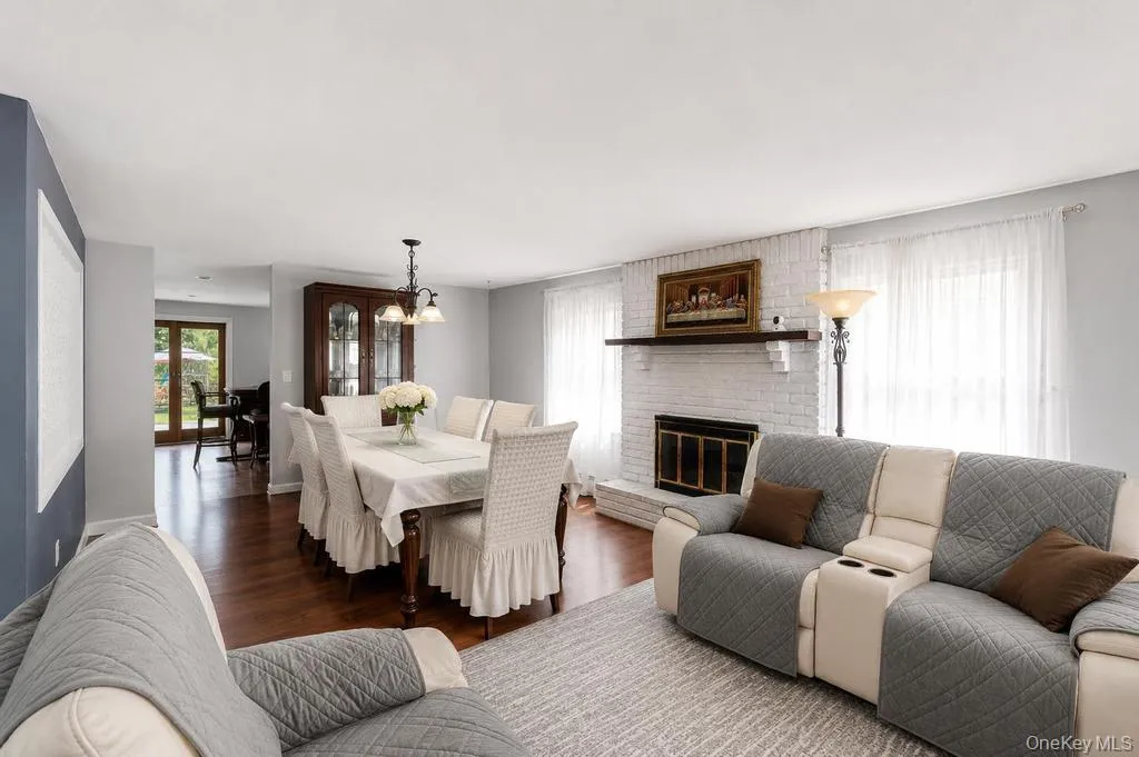 3 Sugar Pine Circle, Brookhaven, NY, 5 Bedrooms Bedrooms, 10 Rooms Rooms,2 BathroomsBathrooms,Residential,For Rent,Sugar Pine,0,1006525 3 Sugar Pine Circle, Brookhaven, NY, 5 Bedrooms Bedrooms, 10 Rooms Rooms,2 BathroomsBathrooms,Residential,For Rent,Sugar Pine,0,1006525