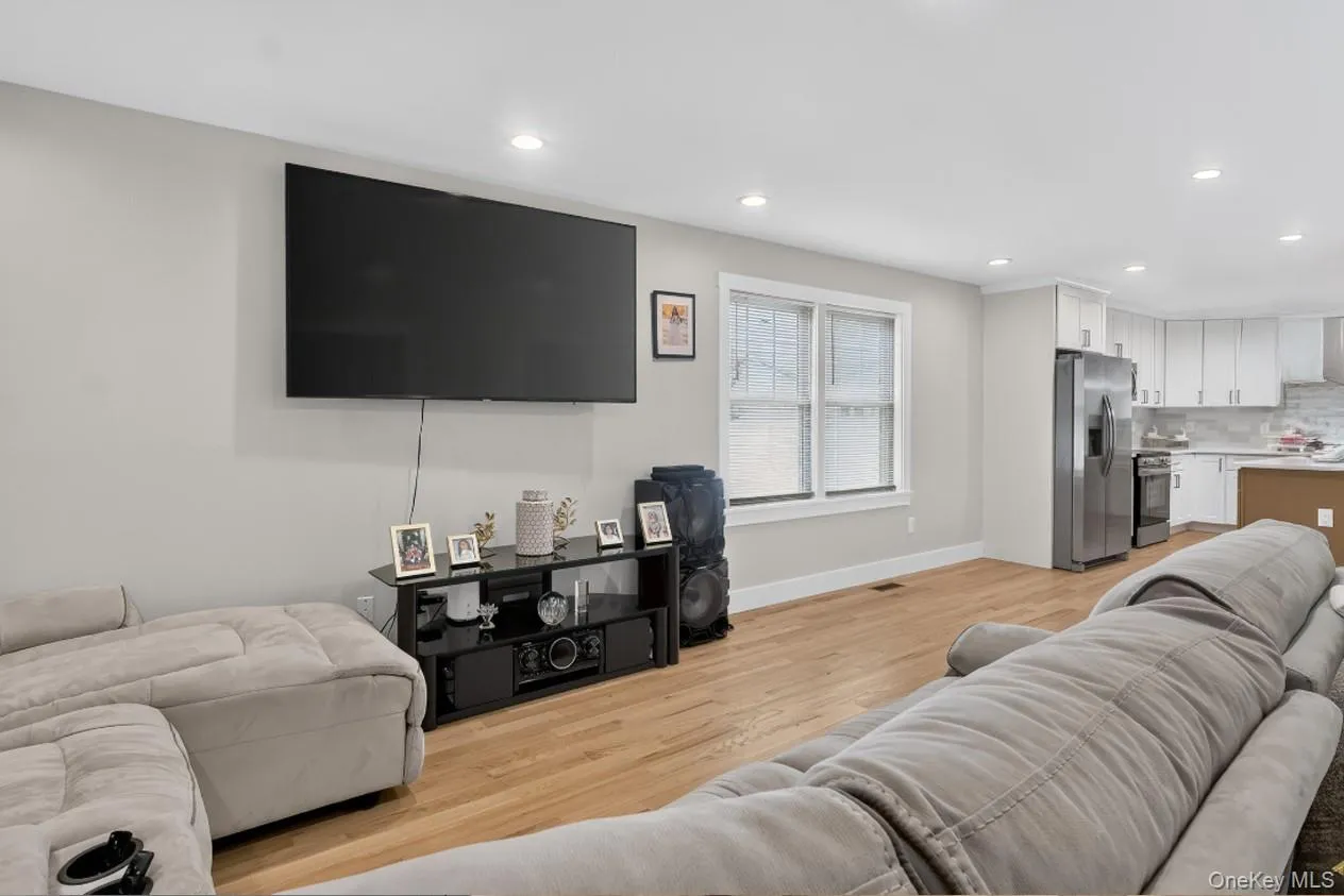 9 Okane Street, Islip, NY, 6 Bedrooms Bedrooms, 11 Rooms Rooms,3 BathroomsBathrooms,Residential,For Rent,Okane,0,1006532 9 Okane Street, Islip, NY, 6 Bedrooms Bedrooms, 11 Rooms Rooms,3 BathroomsBathrooms,Residential,For Rent,Okane,0,1006532