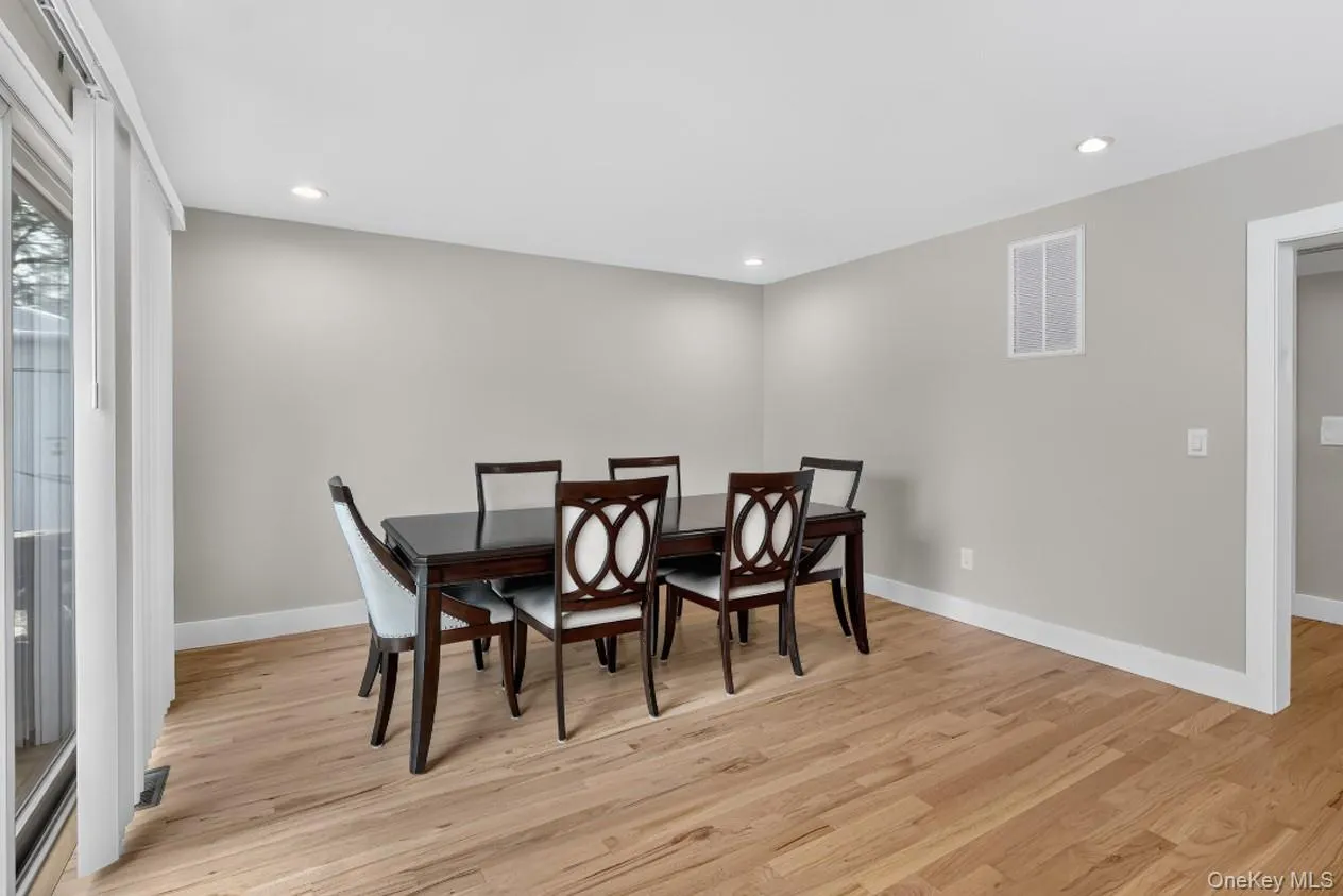 9 Okane Street, Islip, NY, 6 Bedrooms Bedrooms, 11 Rooms Rooms,3 BathroomsBathrooms,Residential,For Rent,Okane,0,1006532 9 Okane Street, Islip, NY, 6 Bedrooms Bedrooms, 11 Rooms Rooms,3 BathroomsBathrooms,Residential,For Rent,Okane,0,1006532