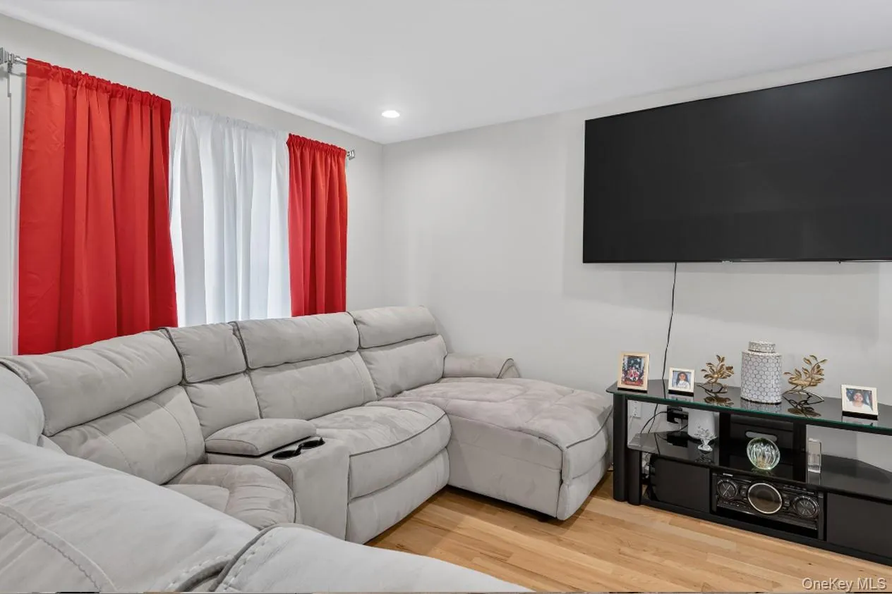 9 Okane Street, Islip, NY, 6 Bedrooms Bedrooms, 11 Rooms Rooms,3 BathroomsBathrooms,Residential,For Rent,Okane,0,1006532 9 Okane Street, Islip, NY, 6 Bedrooms Bedrooms, 11 Rooms Rooms,3 BathroomsBathrooms,Residential,For Rent,Okane,0,1006532