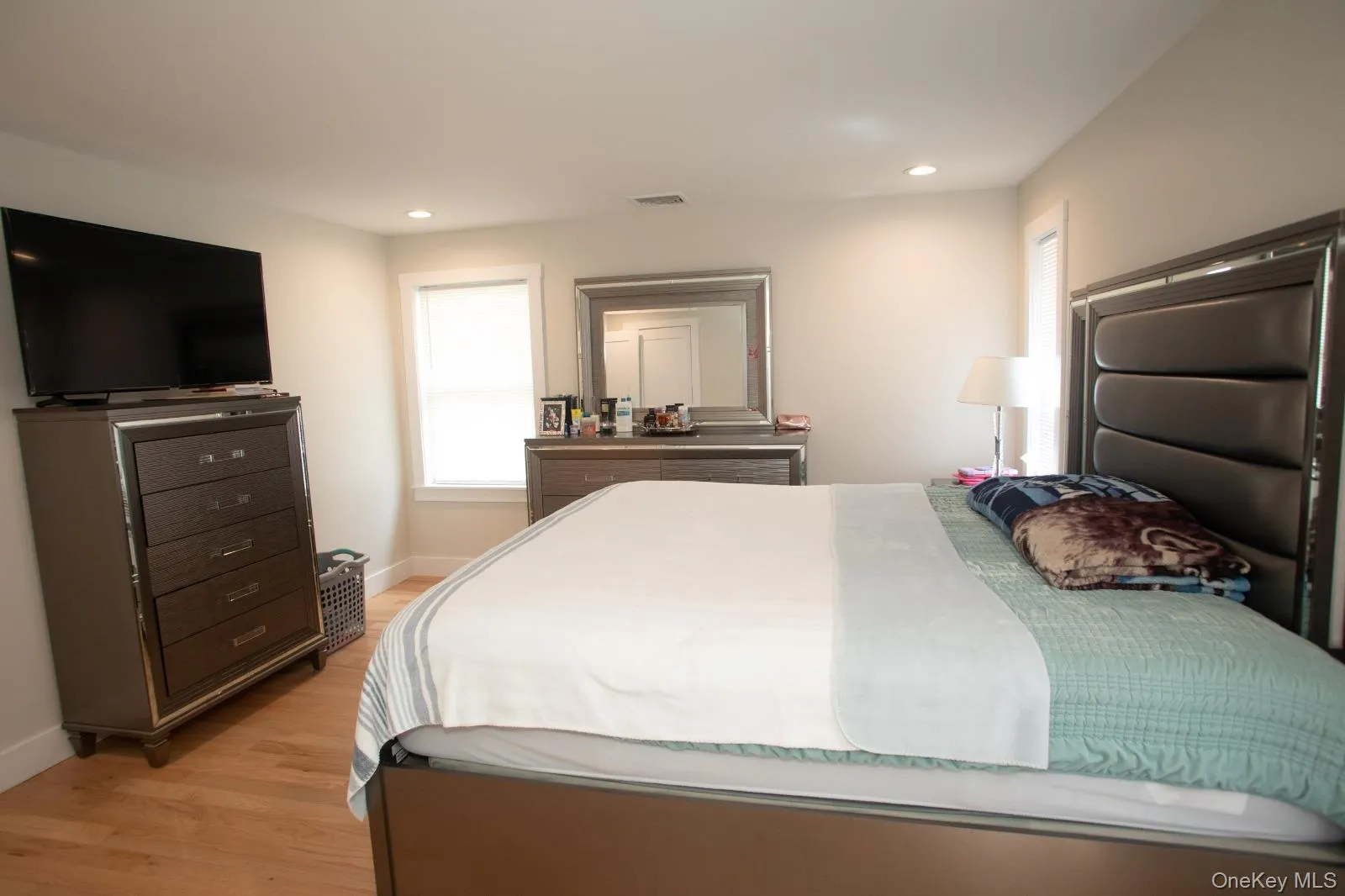 9 Okane Street, Islip, NY, 6 Bedrooms Bedrooms, 11 Rooms Rooms,3 BathroomsBathrooms,Residential,For Rent,Okane,0,1006532 9 Okane Street, Islip, NY, 6 Bedrooms Bedrooms, 11 Rooms Rooms,3 BathroomsBathrooms,Residential,For Rent,Okane,0,1006532