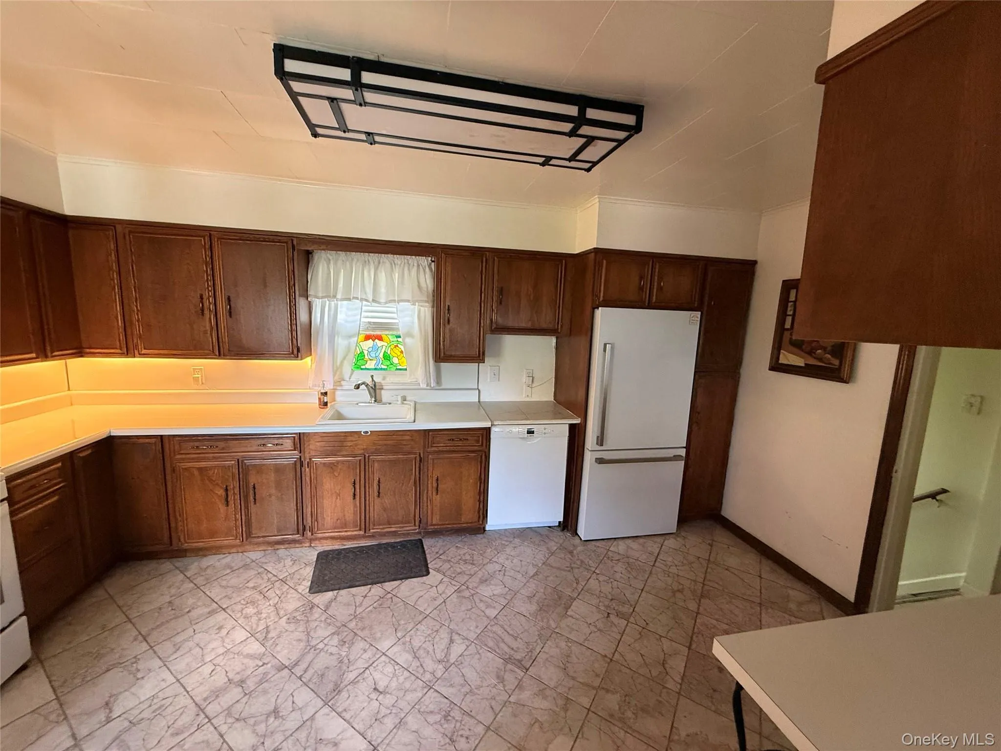 Spacious kitchen with ample cabinet and counter space. Spacious kitchen with ample cabinet and counter space.