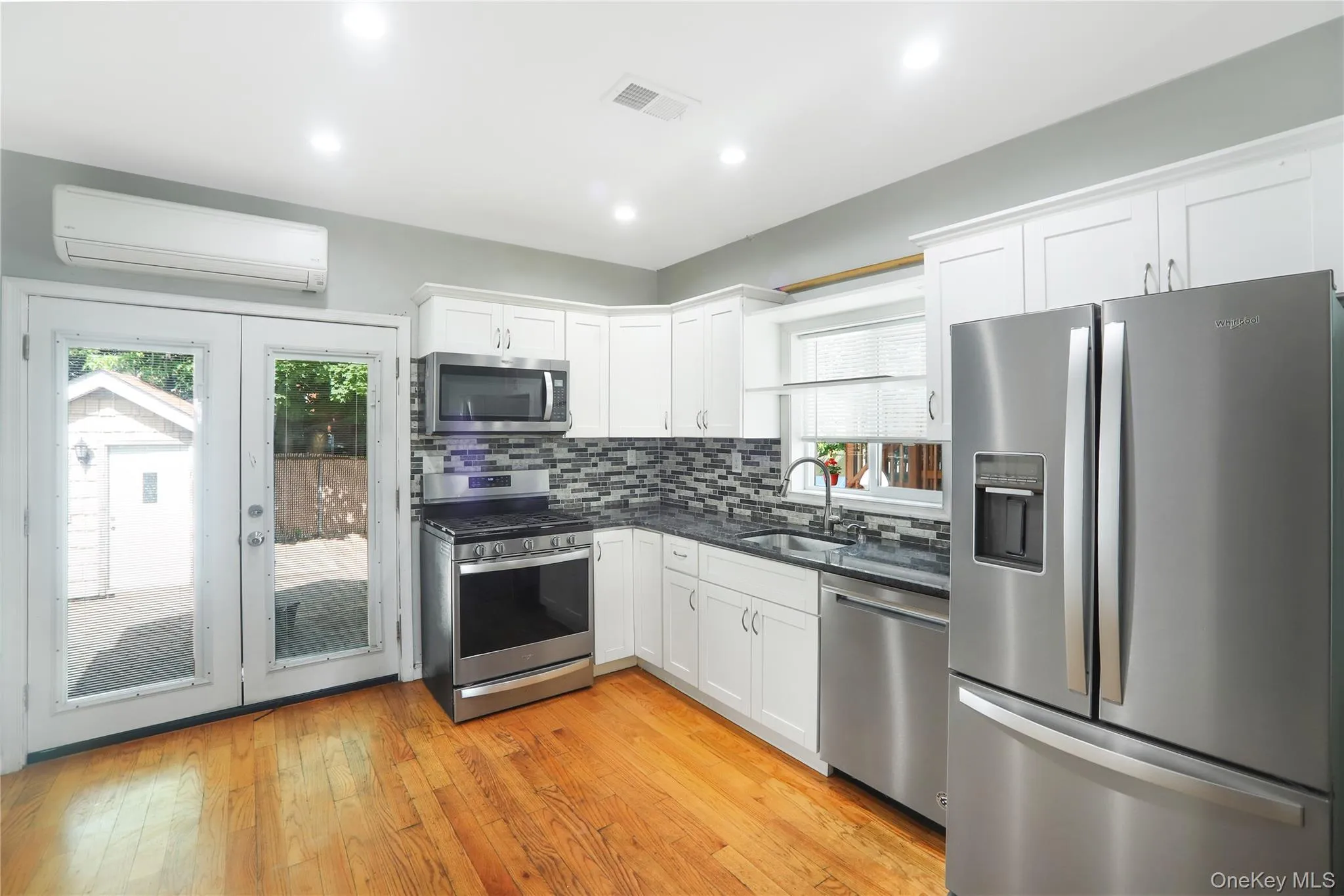 129 Bionia Avenue, New York, NY, 2 Bedrooms Bedrooms, 4 Rooms Rooms,1 BathroomBathrooms,Residential,For Rent,Bionia,0,1006551 129 Bionia Avenue, New York, NY, 2 Bedrooms Bedrooms, 4 Rooms Rooms,1 BathroomBathrooms,Residential,For Rent,Bionia,0,1006551