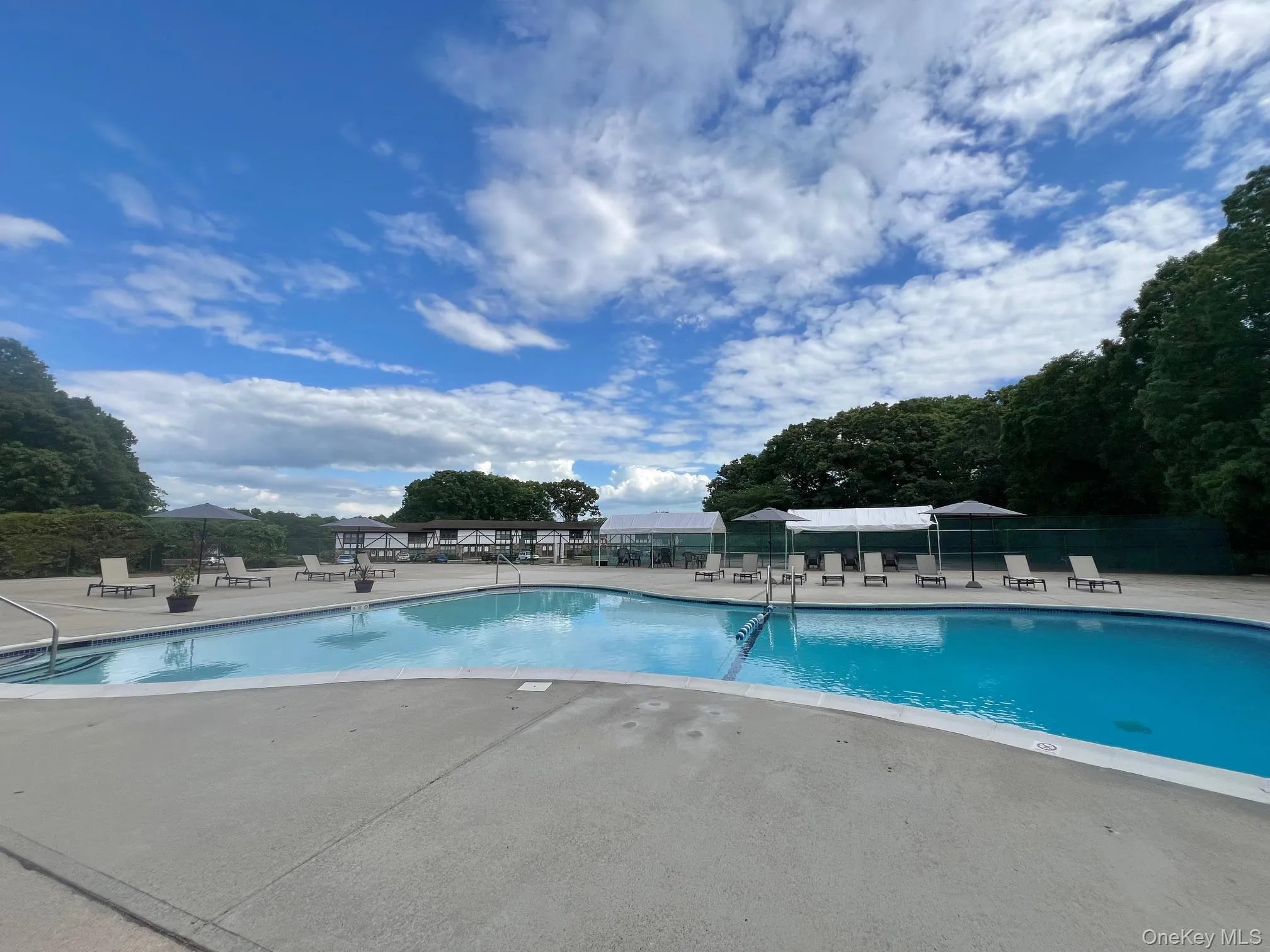 3'-9' Refreshing and Expansive Pool 3'-9' Refreshing and Expansive Pool