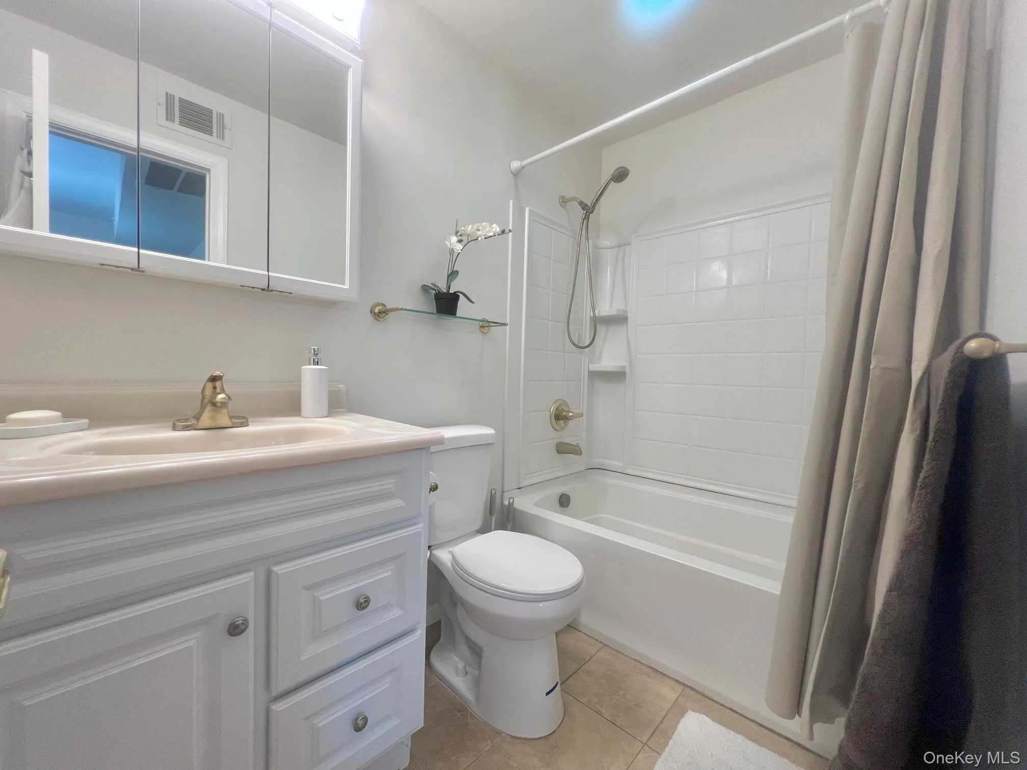 Roomy Updated Full Bath w/Tub, Try-Door Med Cabinet, Stone Vanity w/Storage Roomy Updated Full Bath w/Tub, Try-Door Med Cabinet, Stone Vanity w/Storage