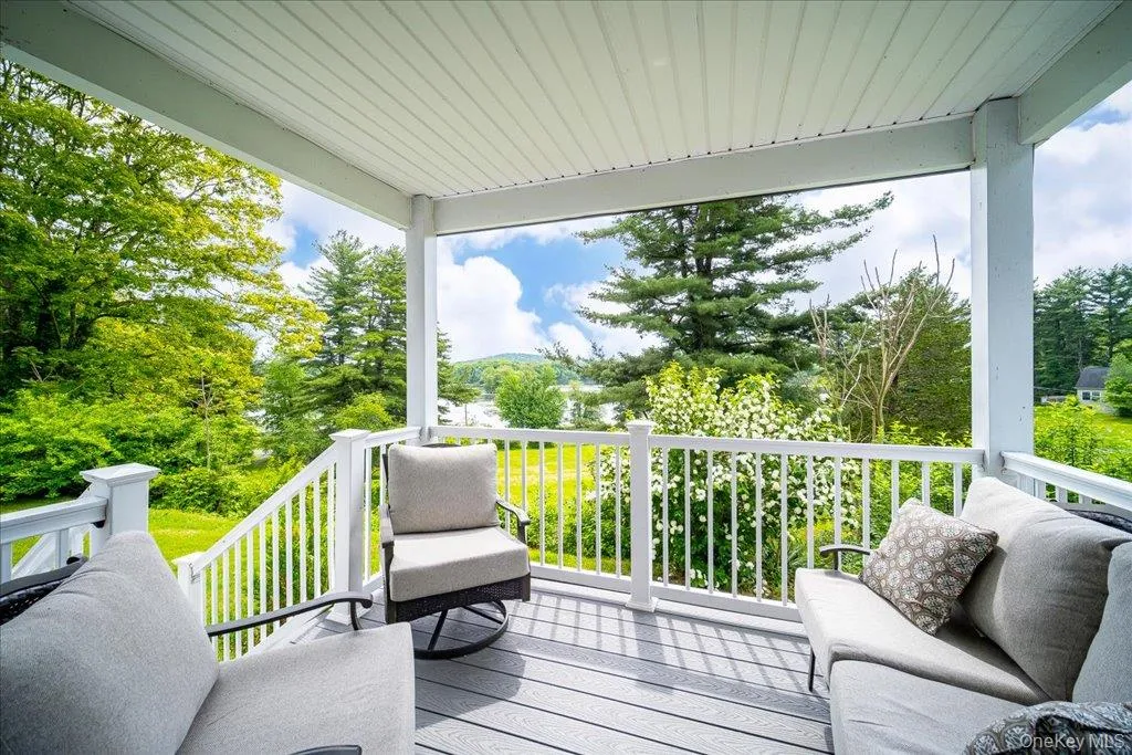 With Views of Twin Island Lake With Views of Twin Island Lake