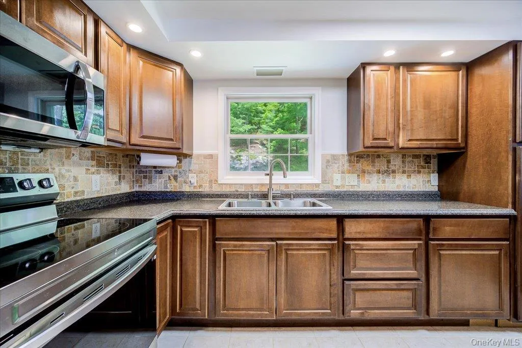 553 Lake Road, Pine Plains, NY, 3 Bedrooms Bedrooms, 10 Rooms Rooms,2 BathroomsBathrooms,Residential,For Rent,Lake,0,1006576 553 Lake Road, Pine Plains, NY, 3 Bedrooms Bedrooms, 10 Rooms Rooms,2 BathroomsBathrooms,Residential,For Rent,Lake,0,1006576